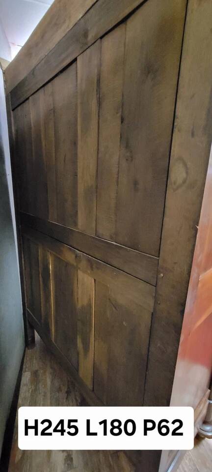 Louis Philippe period Burgundy armoire in walnut and burl wood circa 1830