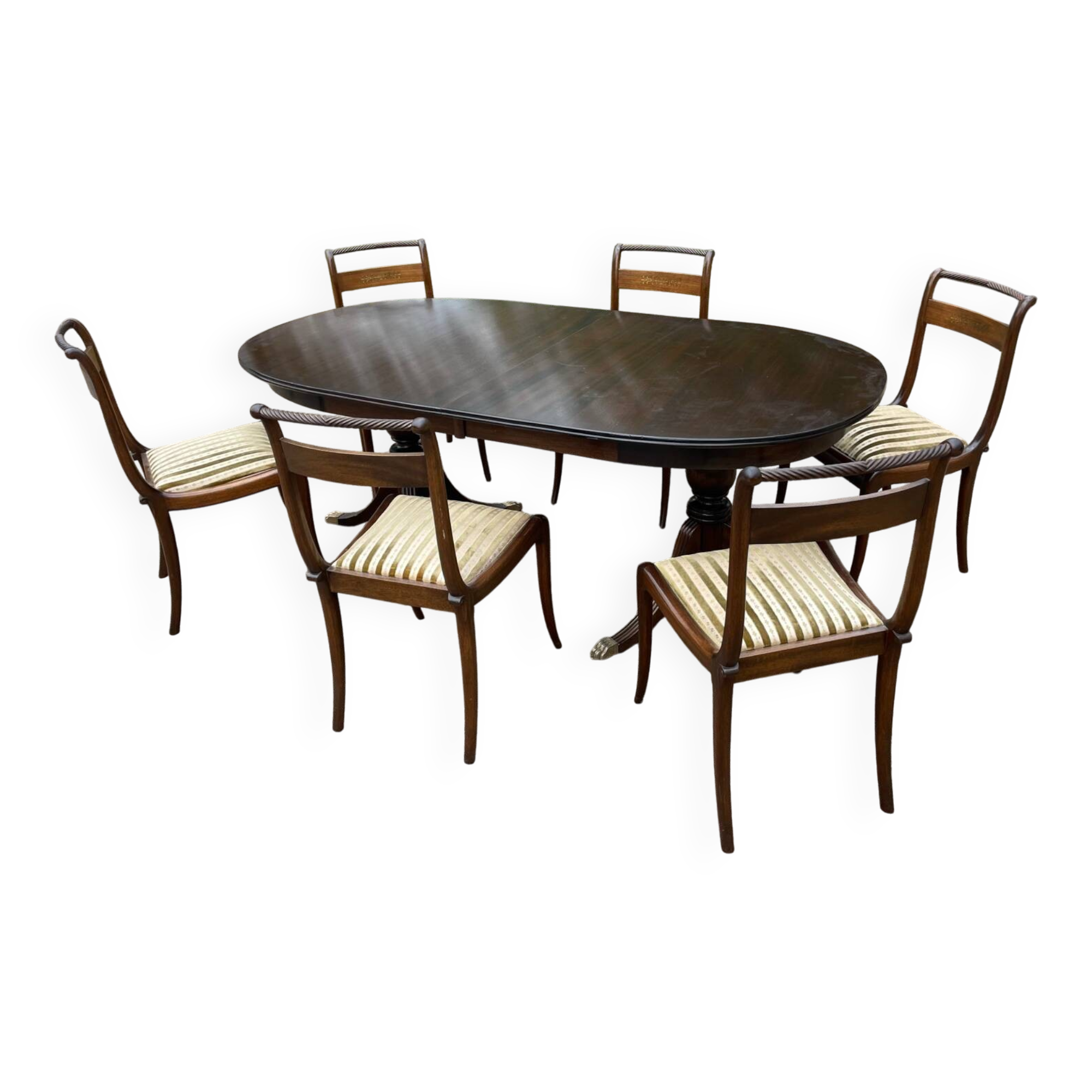 Table with two extensions and 6 mahogany chairs from the 19th century.
