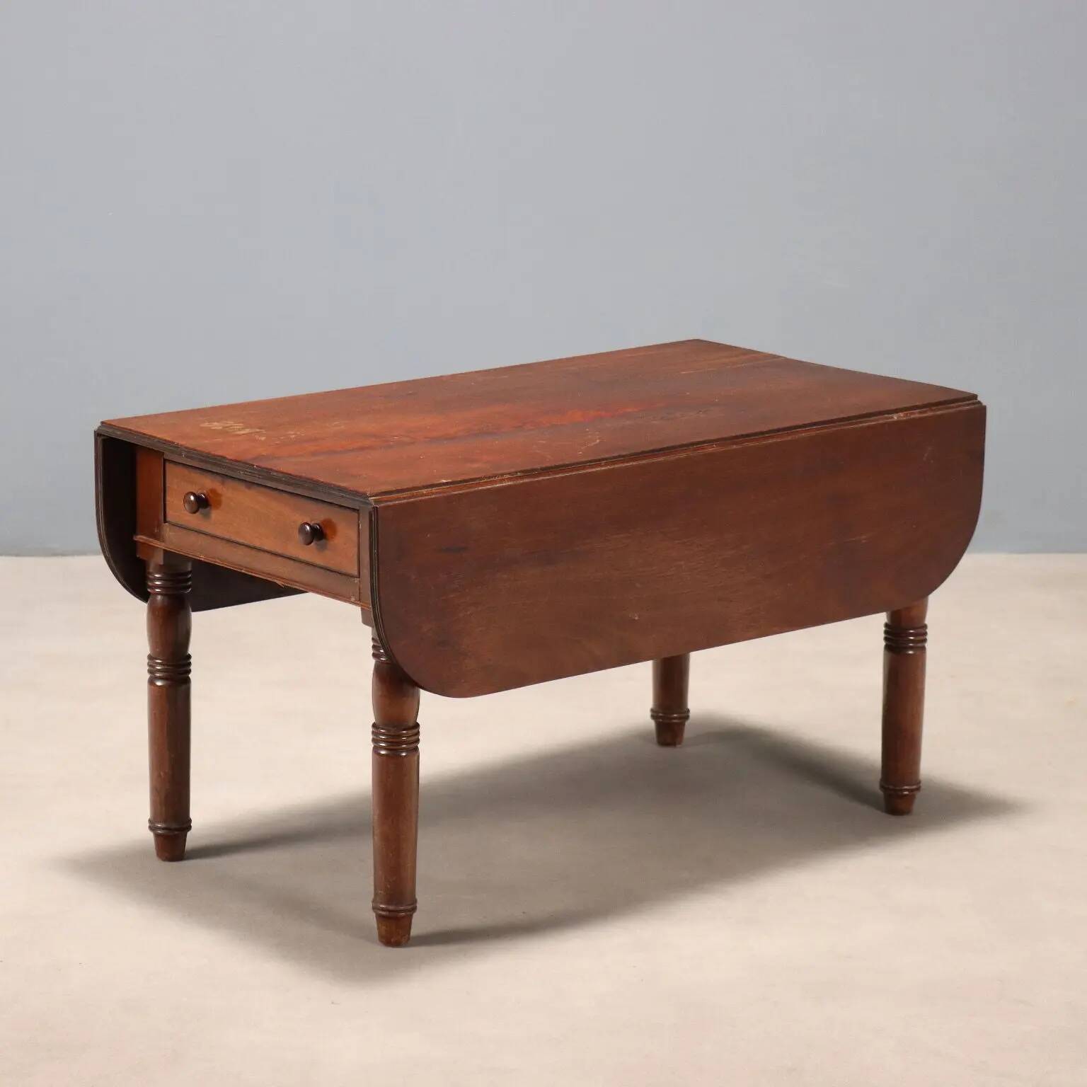 Antique mahogany side table, England, 19th century.
