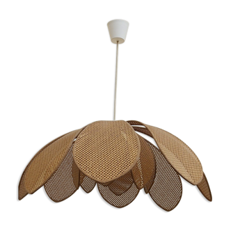 Lotus flower suspension in vintage cannage