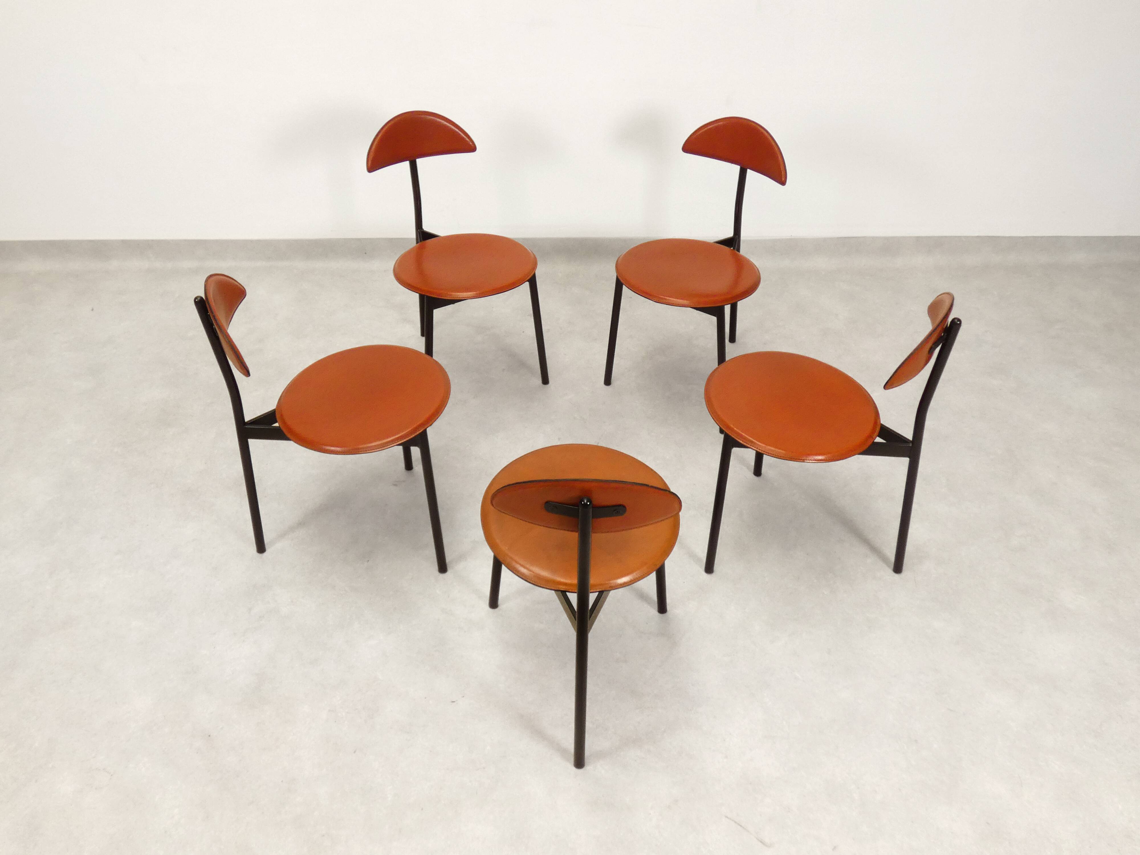 Set of 5 Linea Veam leather tripod chairs