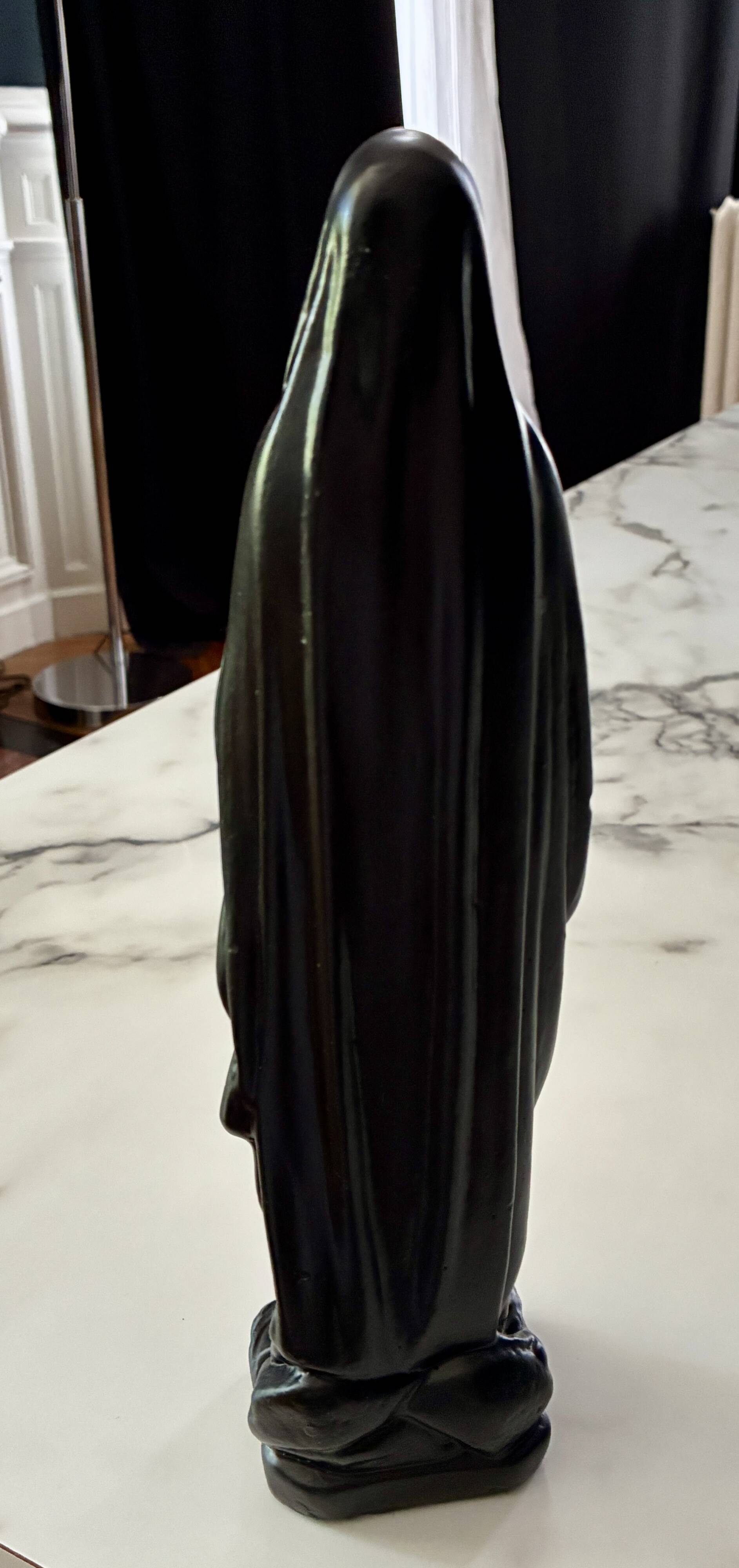 Statue religieuse Sainte Marie décalée