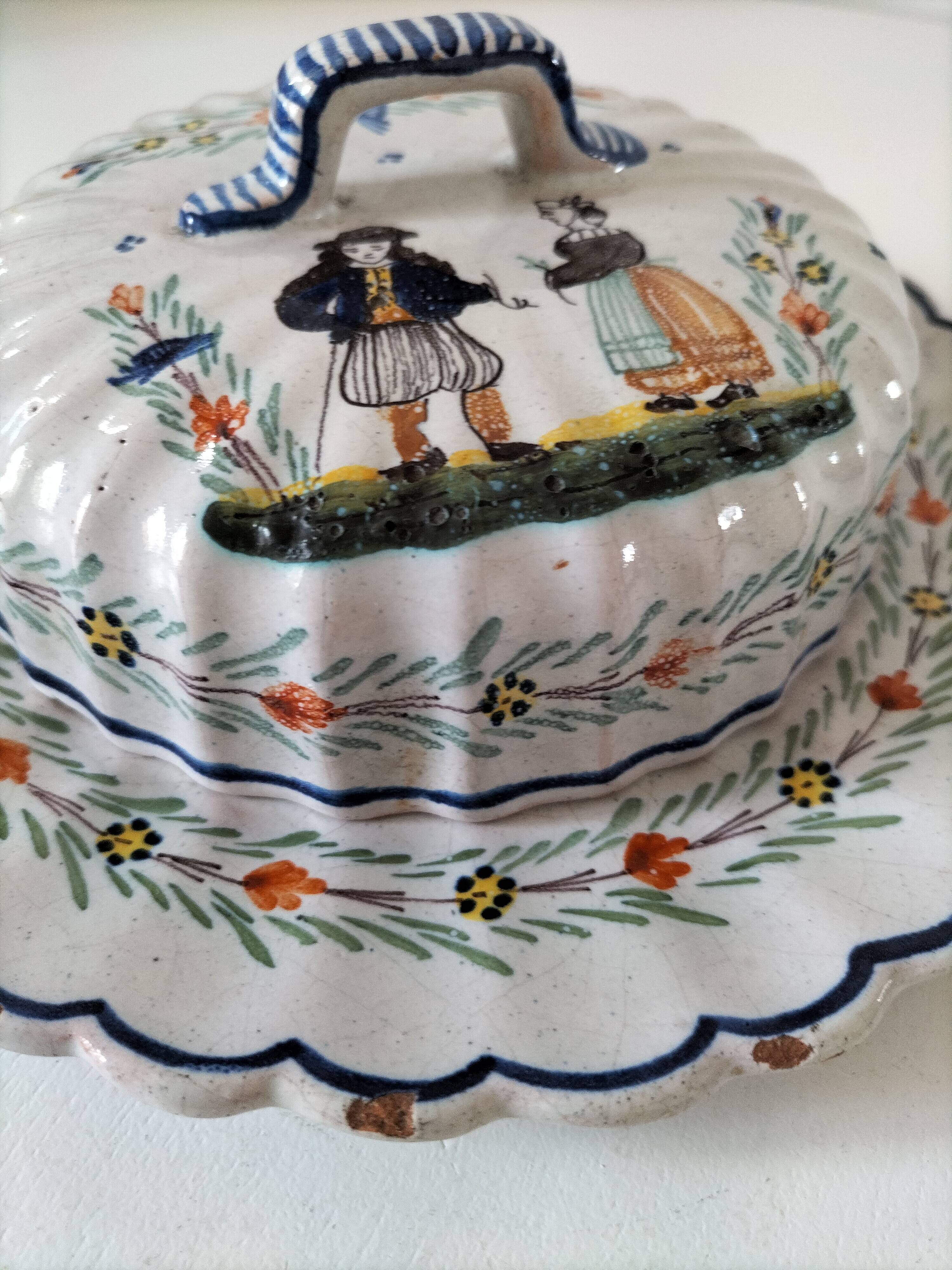 Covered cheese dish in Quimper earthenware – late 19th, early 20th century