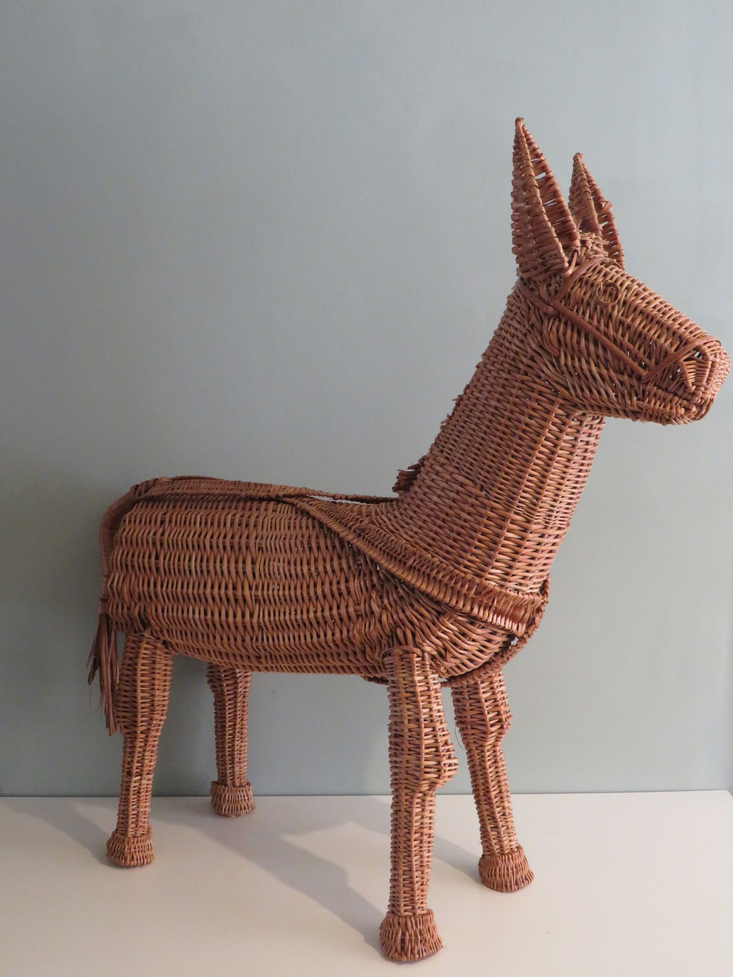 Large vintage reed easel