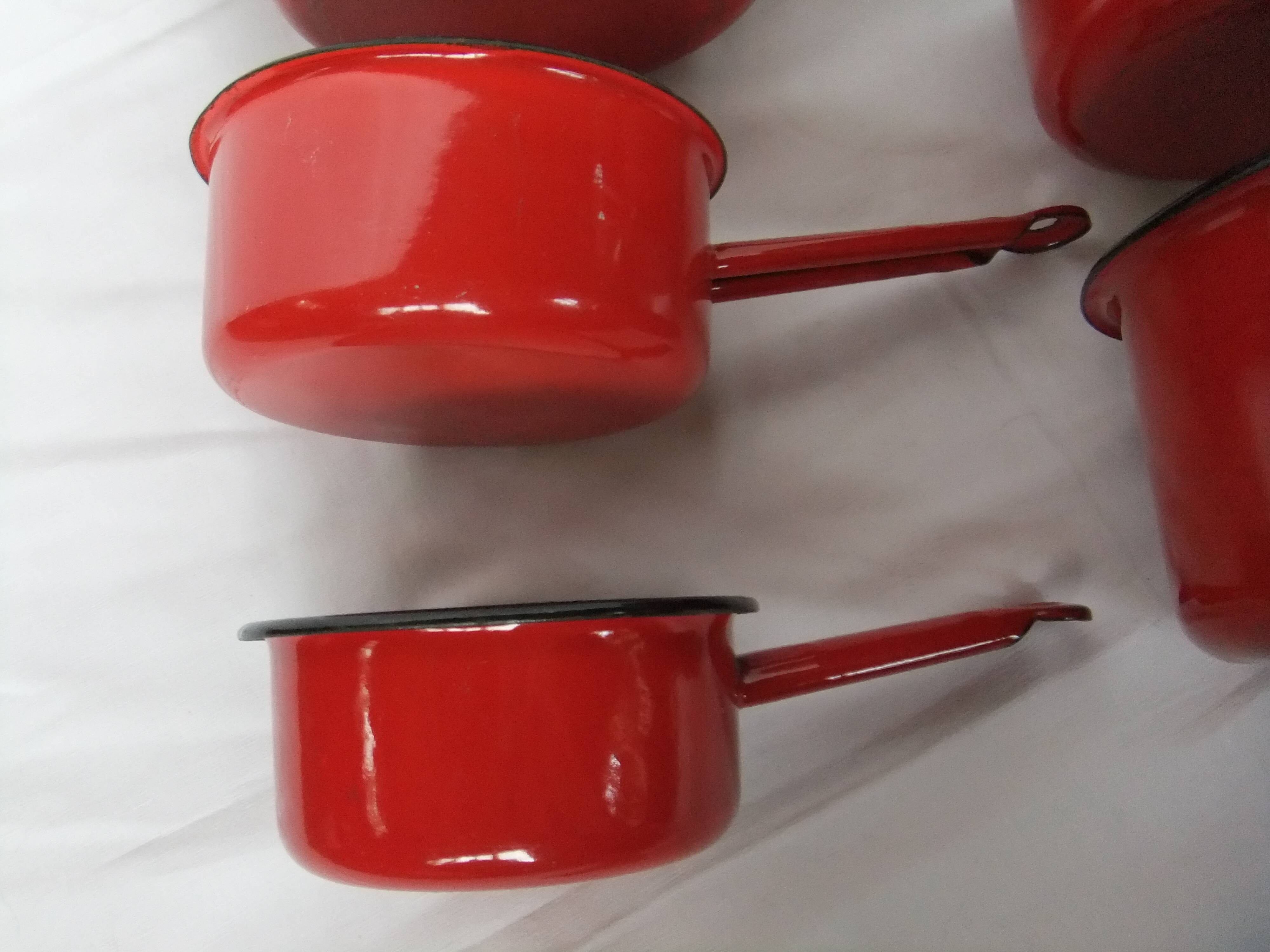 Red enamelled sheet metal pans