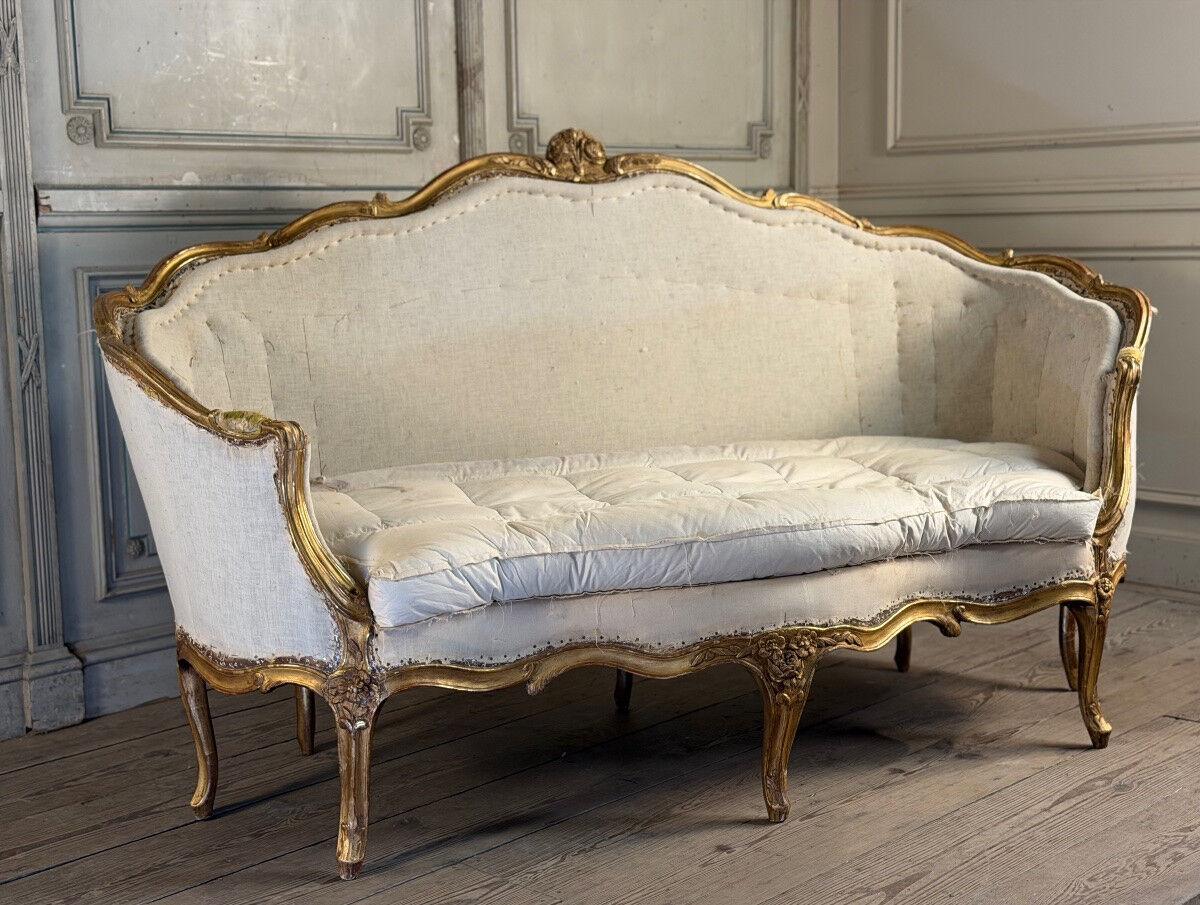 Banquette corbeille Louis XV en bois sculpté doré, XVIIIème siècle