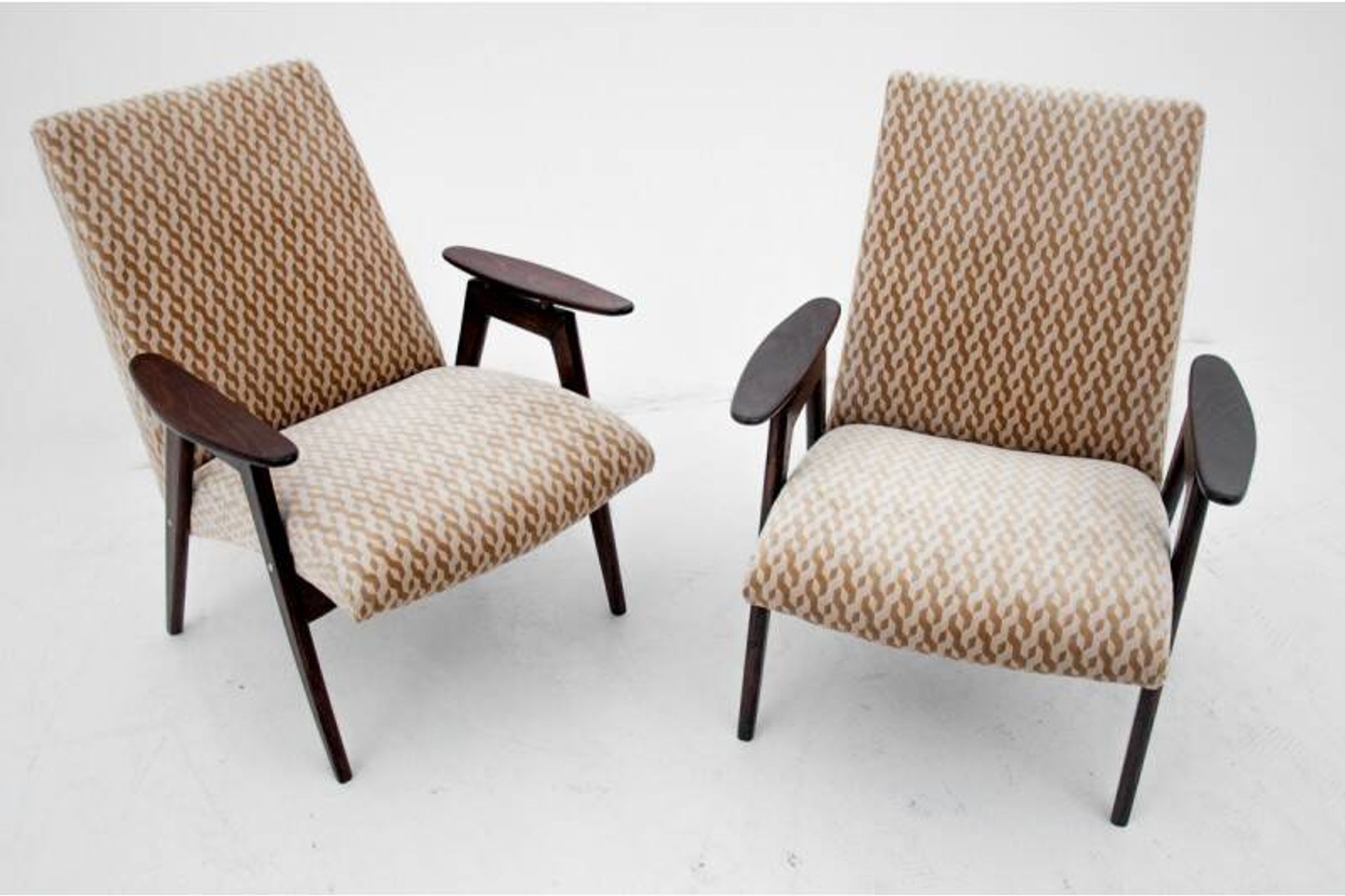 A pair of beige vintage armchairs, Jaroslav Šmídek for Jitona, Czechoslovakia, 1960s