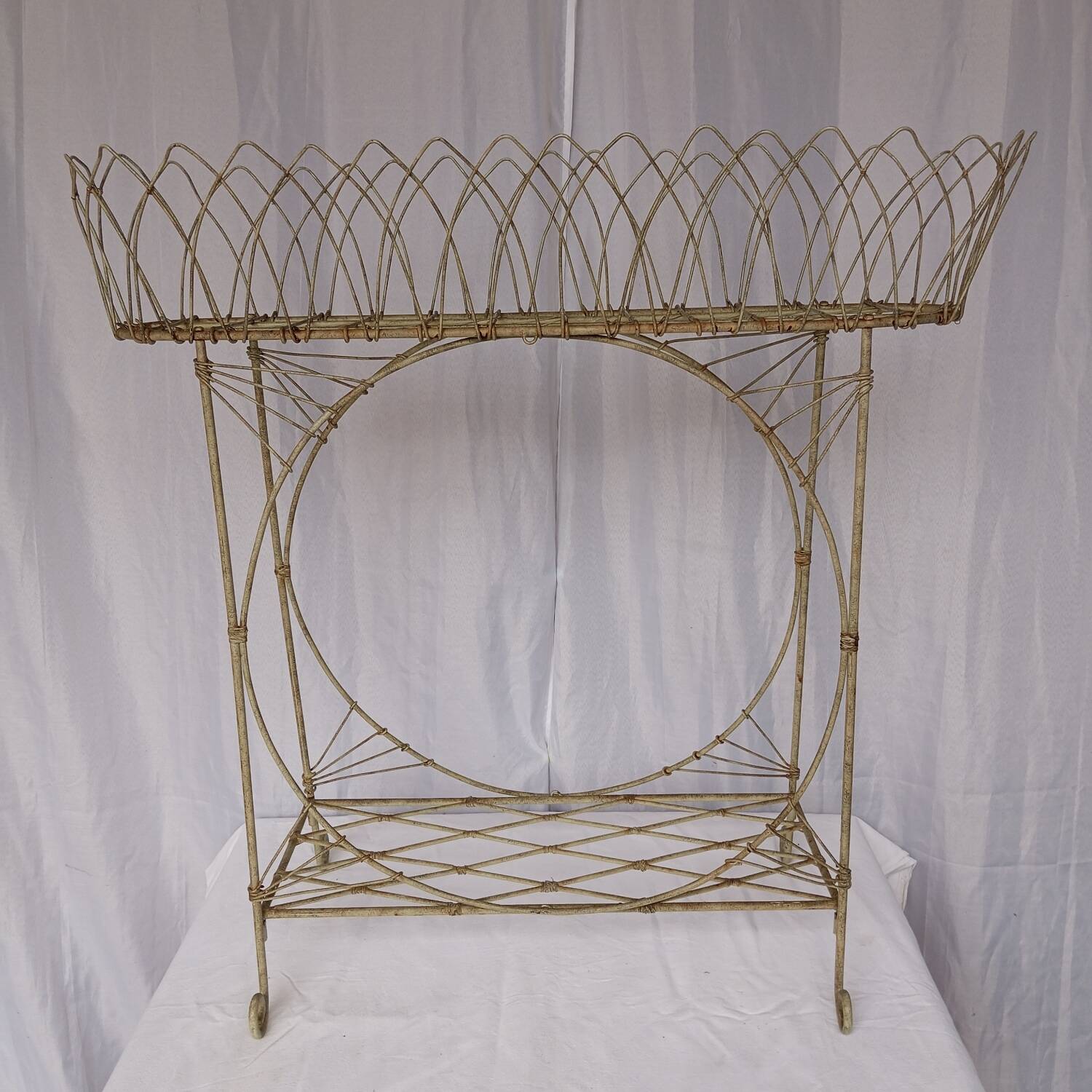 Painted metal planter