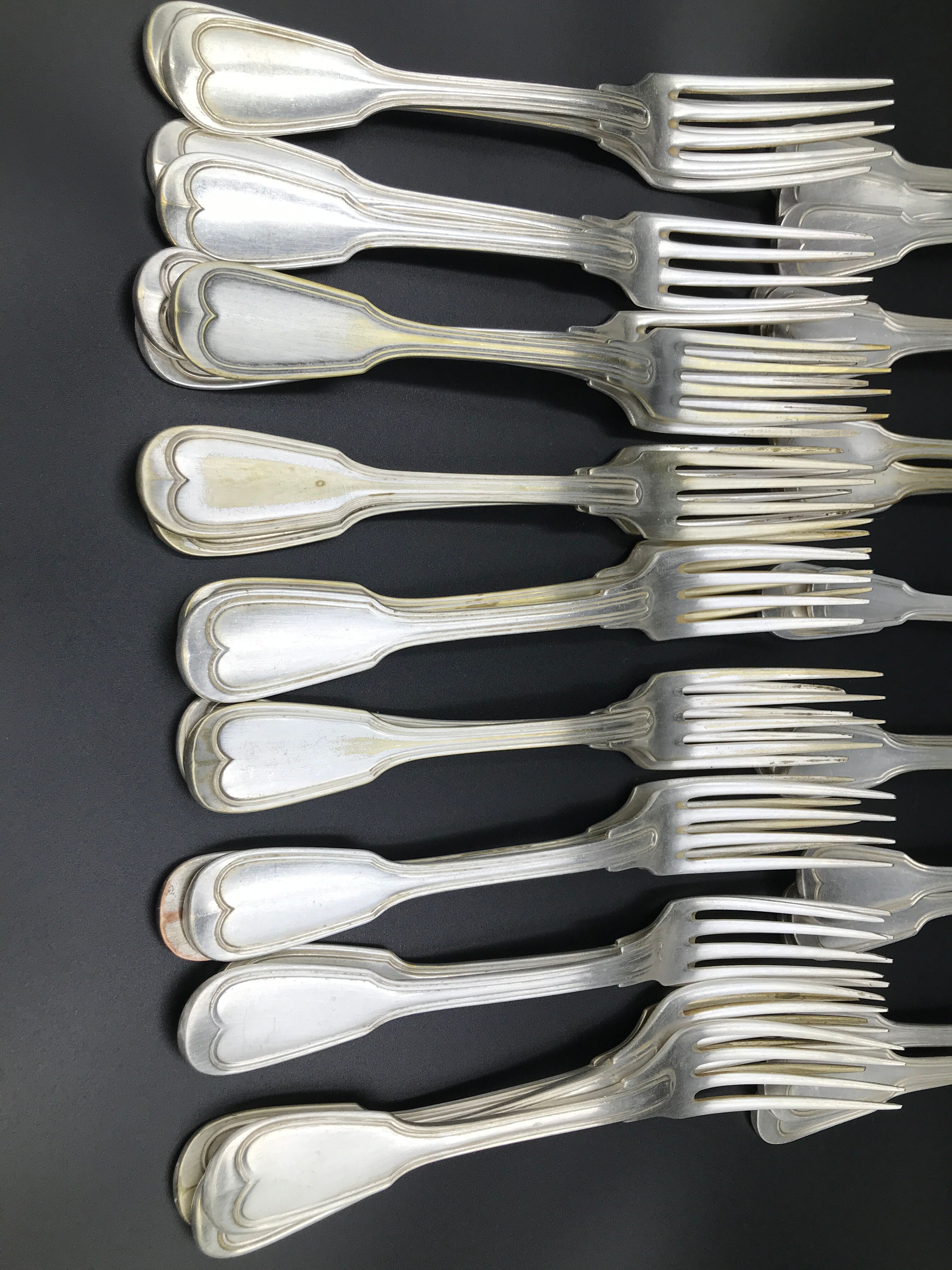 20 spoons 20 silver forks metal wineing