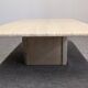 Table basse minimaliste en travertin, Italie vers 1970