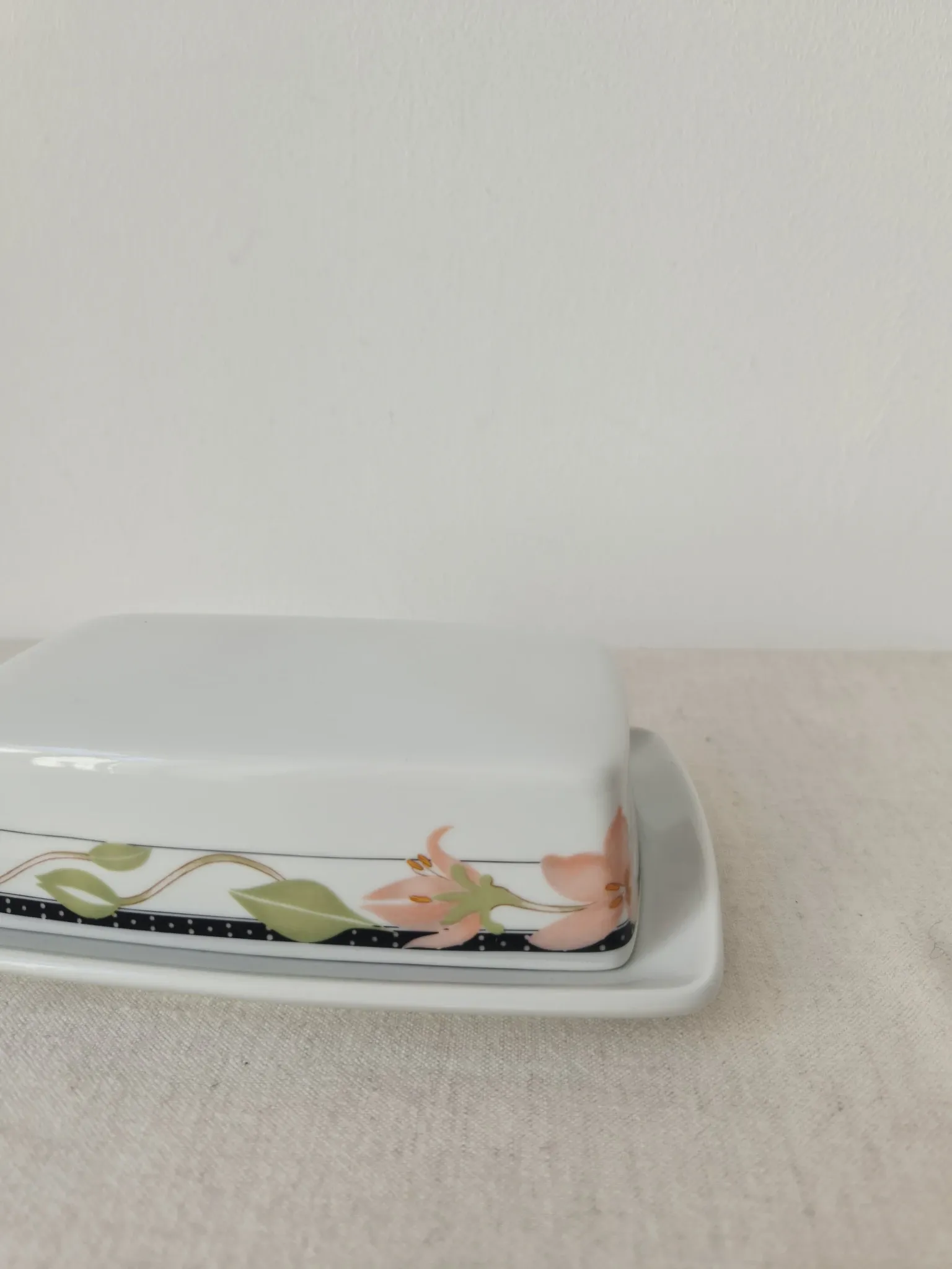 Vintage porcelain butter dish Apilco "Louisiane" - Yves Deshoulieres