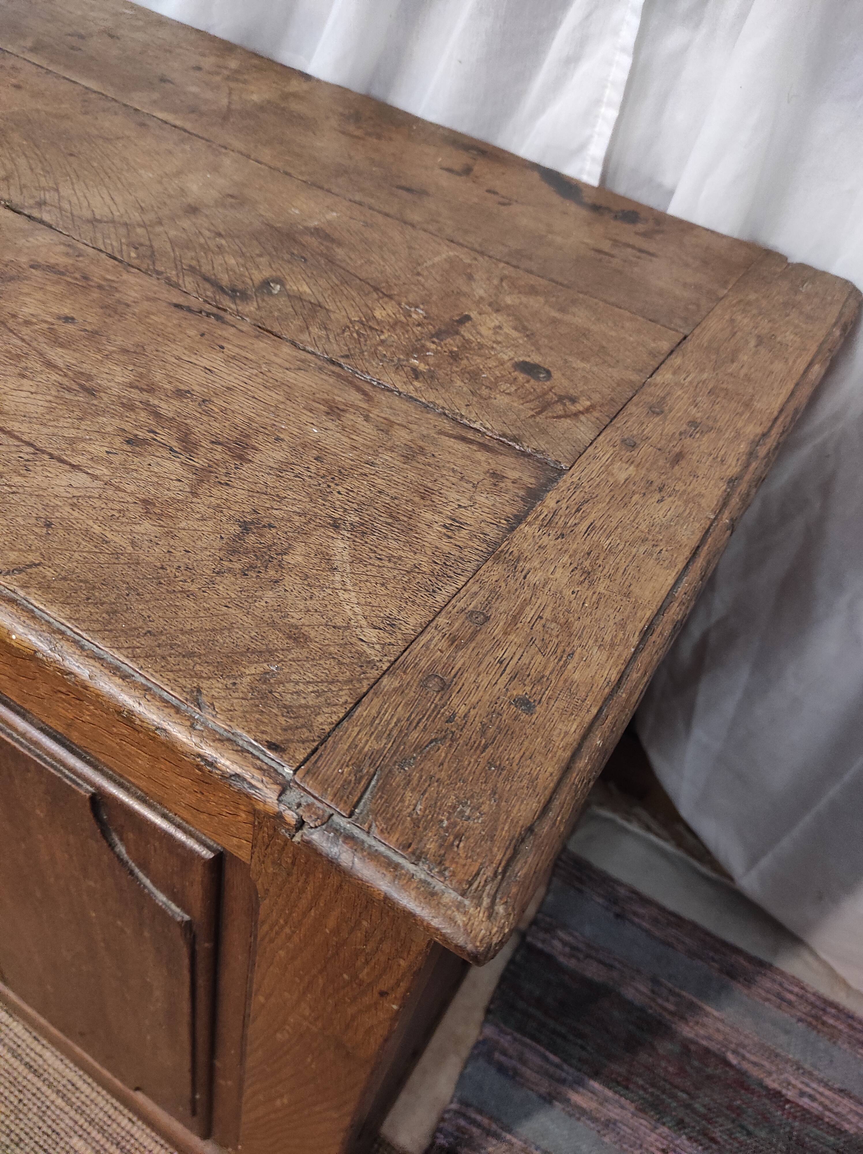 Trunk / trunk in oak 19th