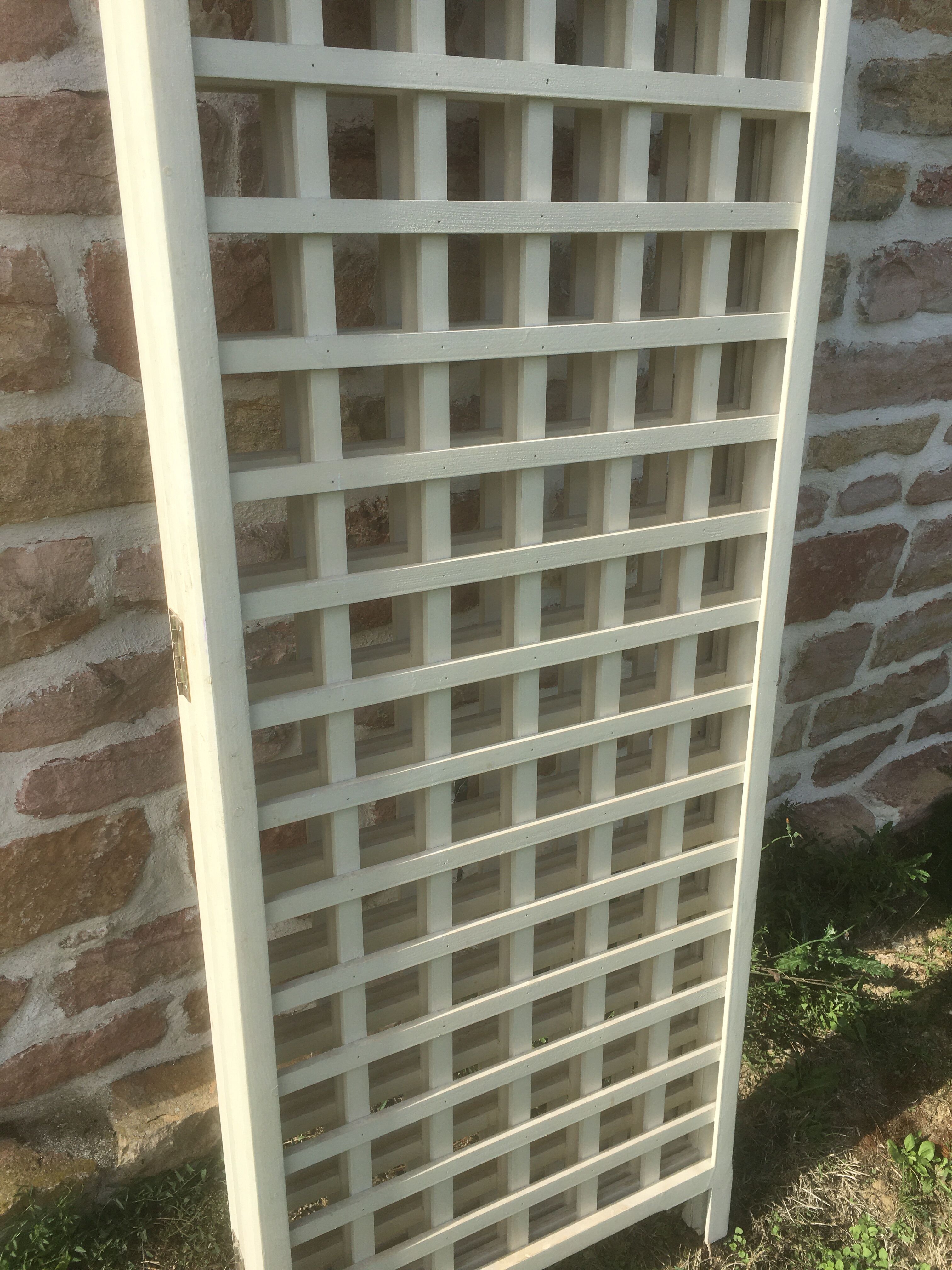 Off-white room divider