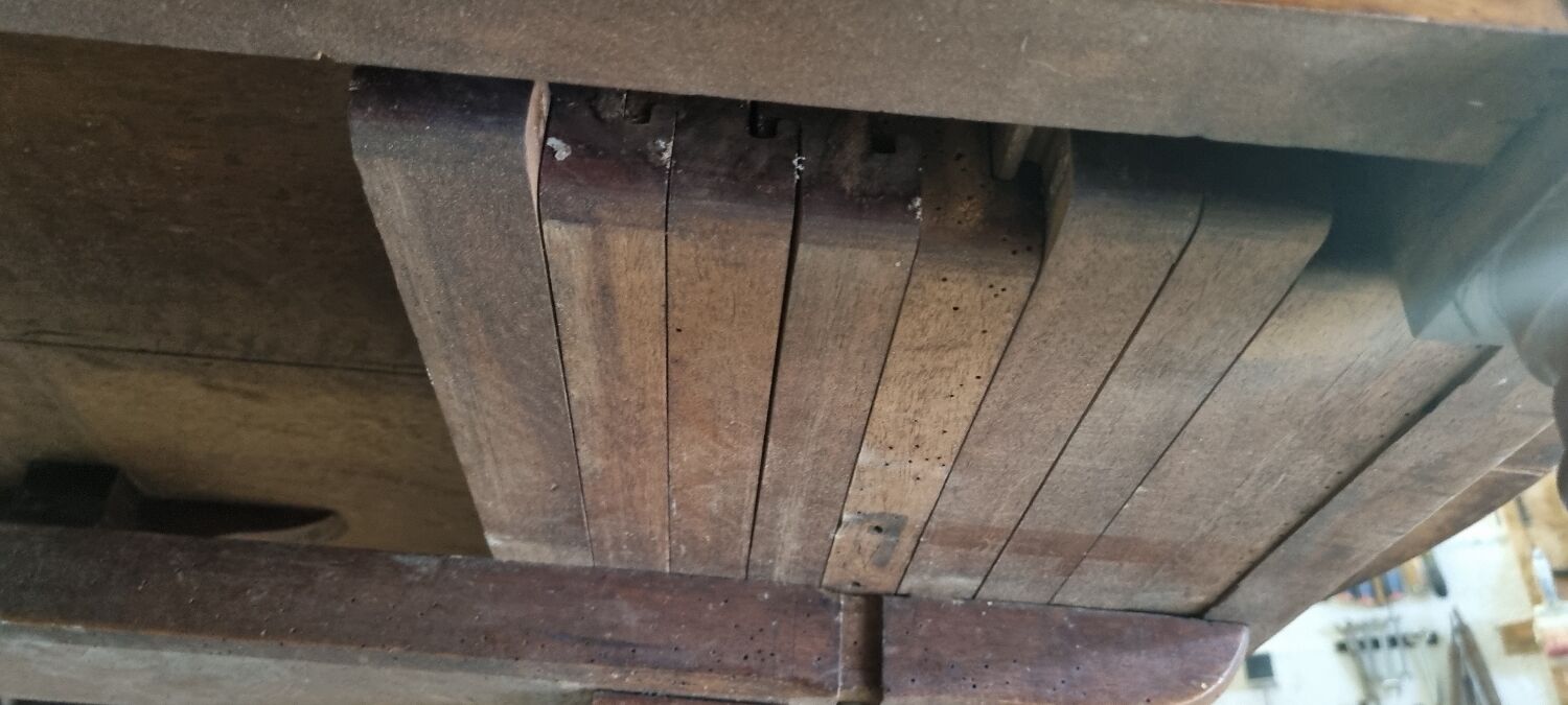 Oval table directorate early 19th