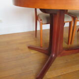 Baumann oval table
