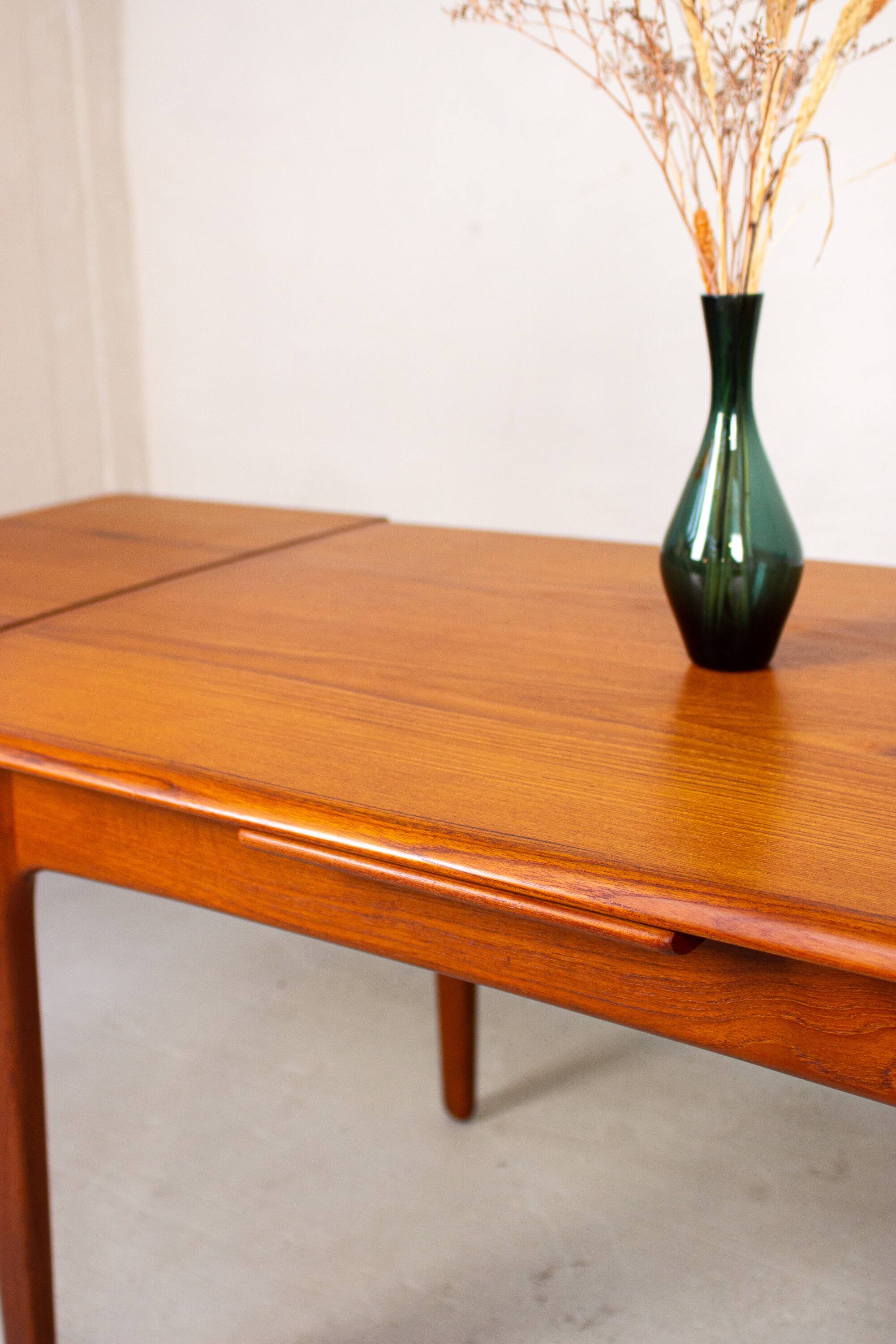 Dining table Svend Aaage Madsen in vintage teak, mid-century Danish from the 1960s.