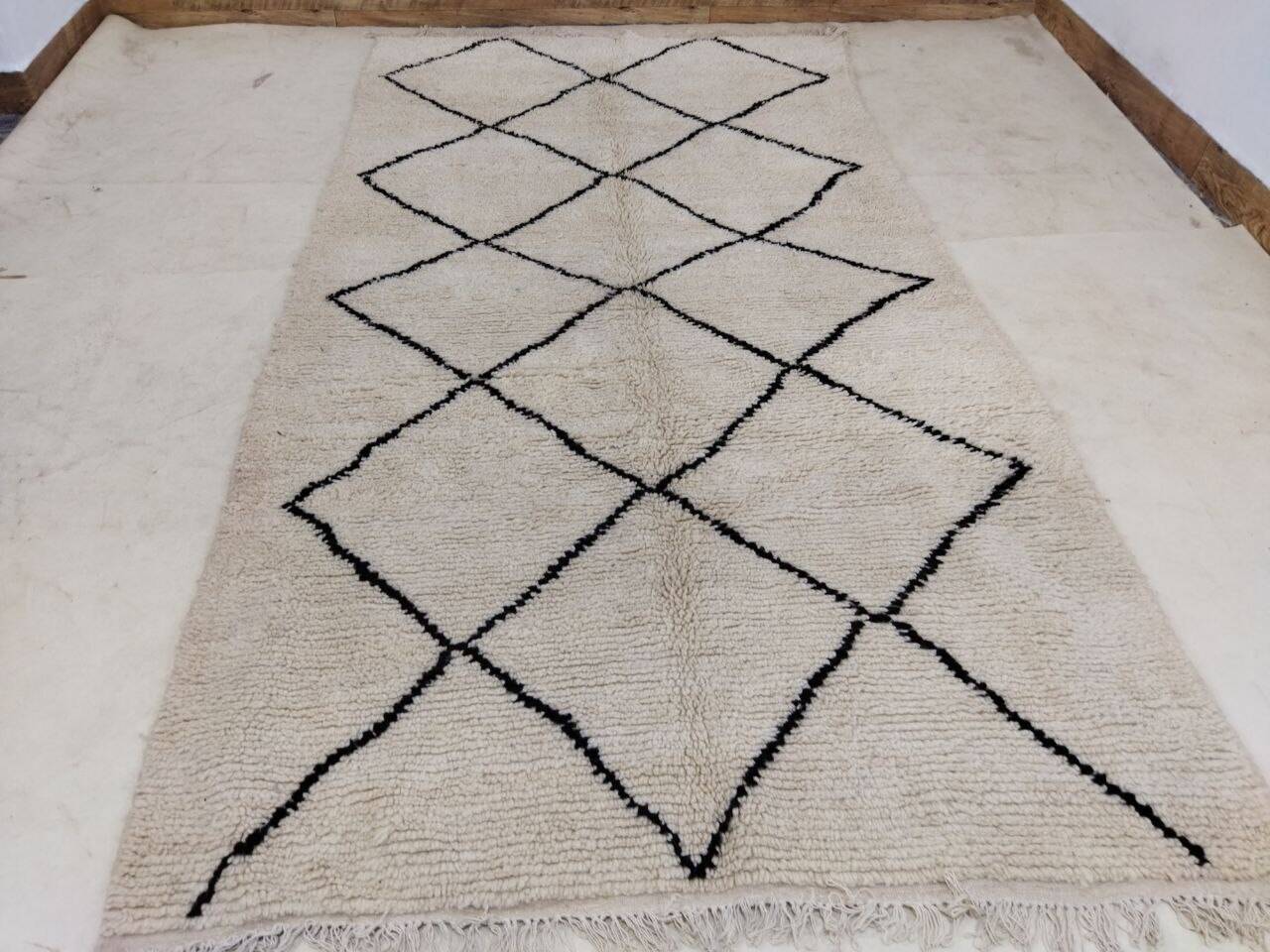Handmade moroccan berber rug 270 x 140 cm