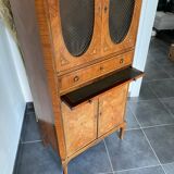Veneer reading cabinet
