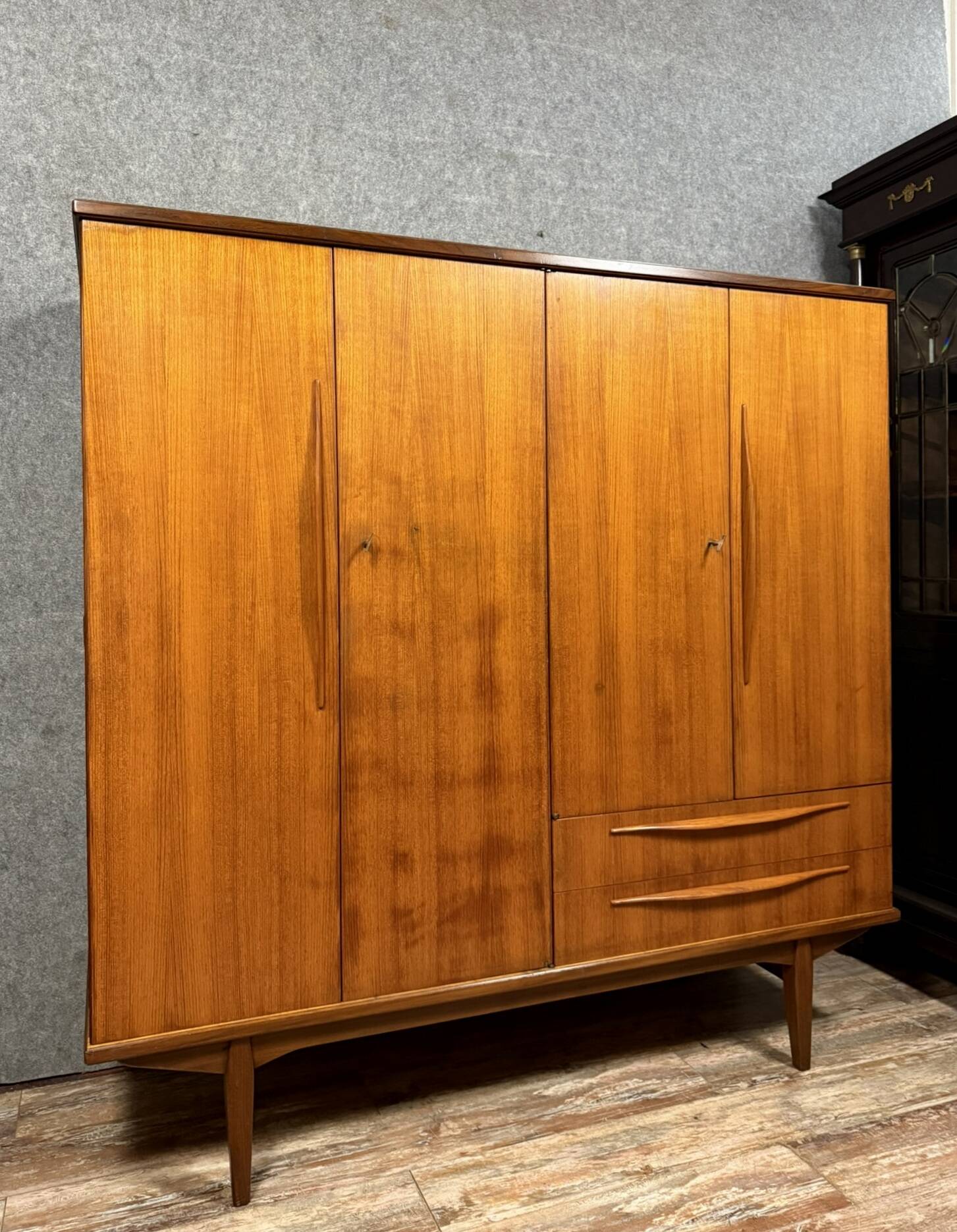 grande Armoire type scandinave des années 60 en teck