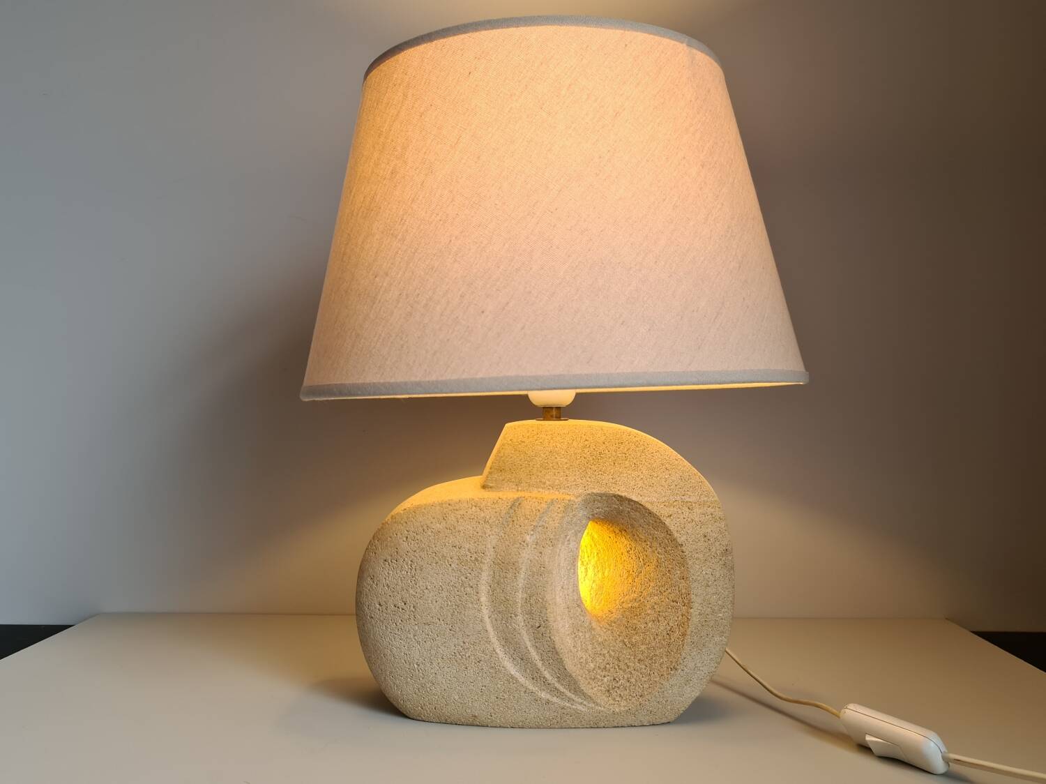 Albert Tormos style sculpture lamp in white stone / 60s / art / artisanal work / Mid-Century / France / 20th century