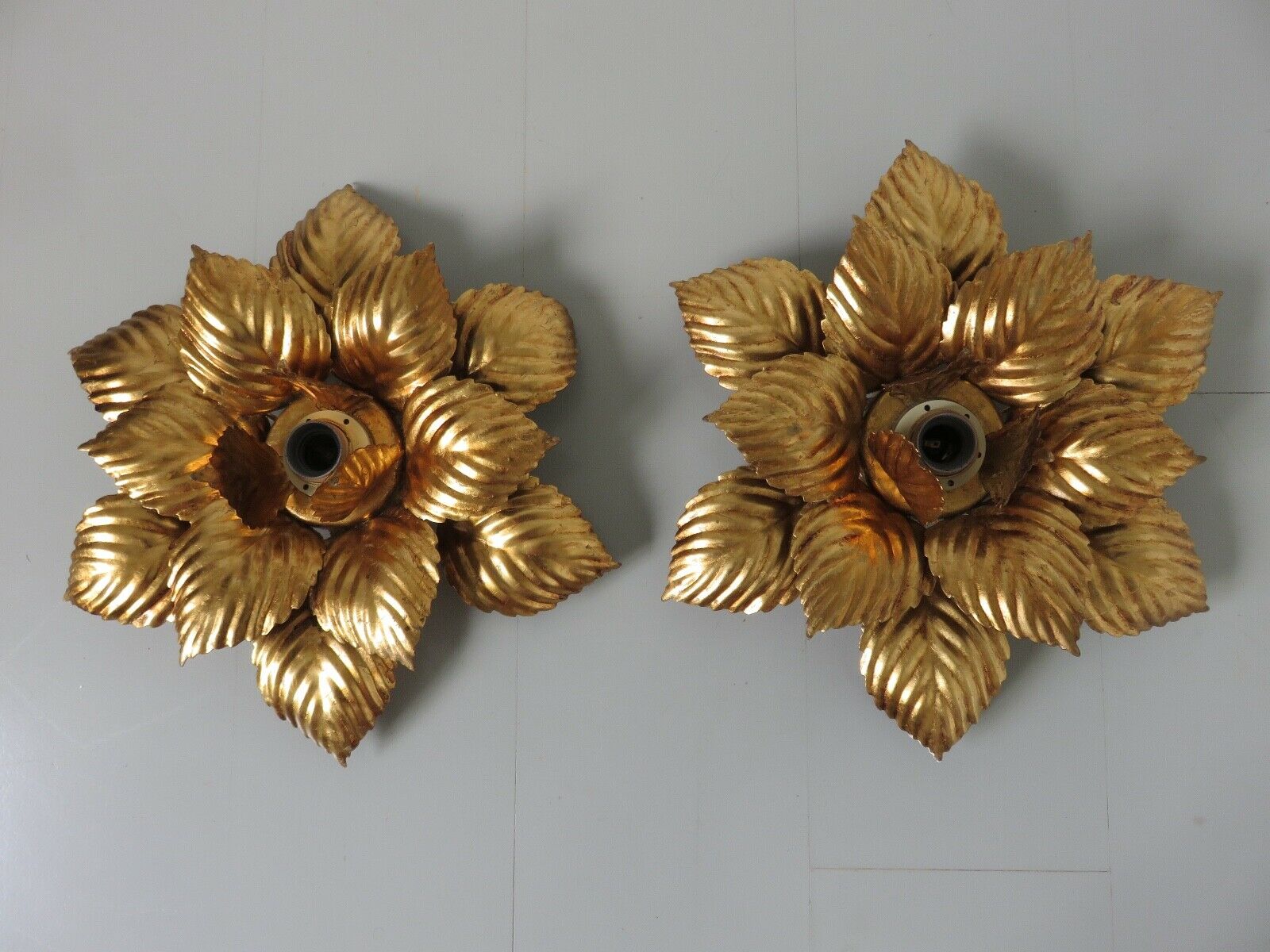 Pair of "flower" sconces in 70s golden metal