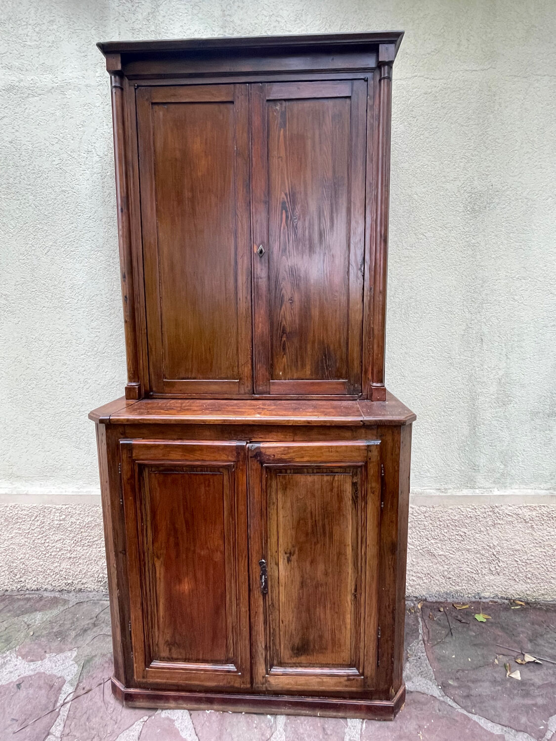 Buffet ferme deux corps ancien