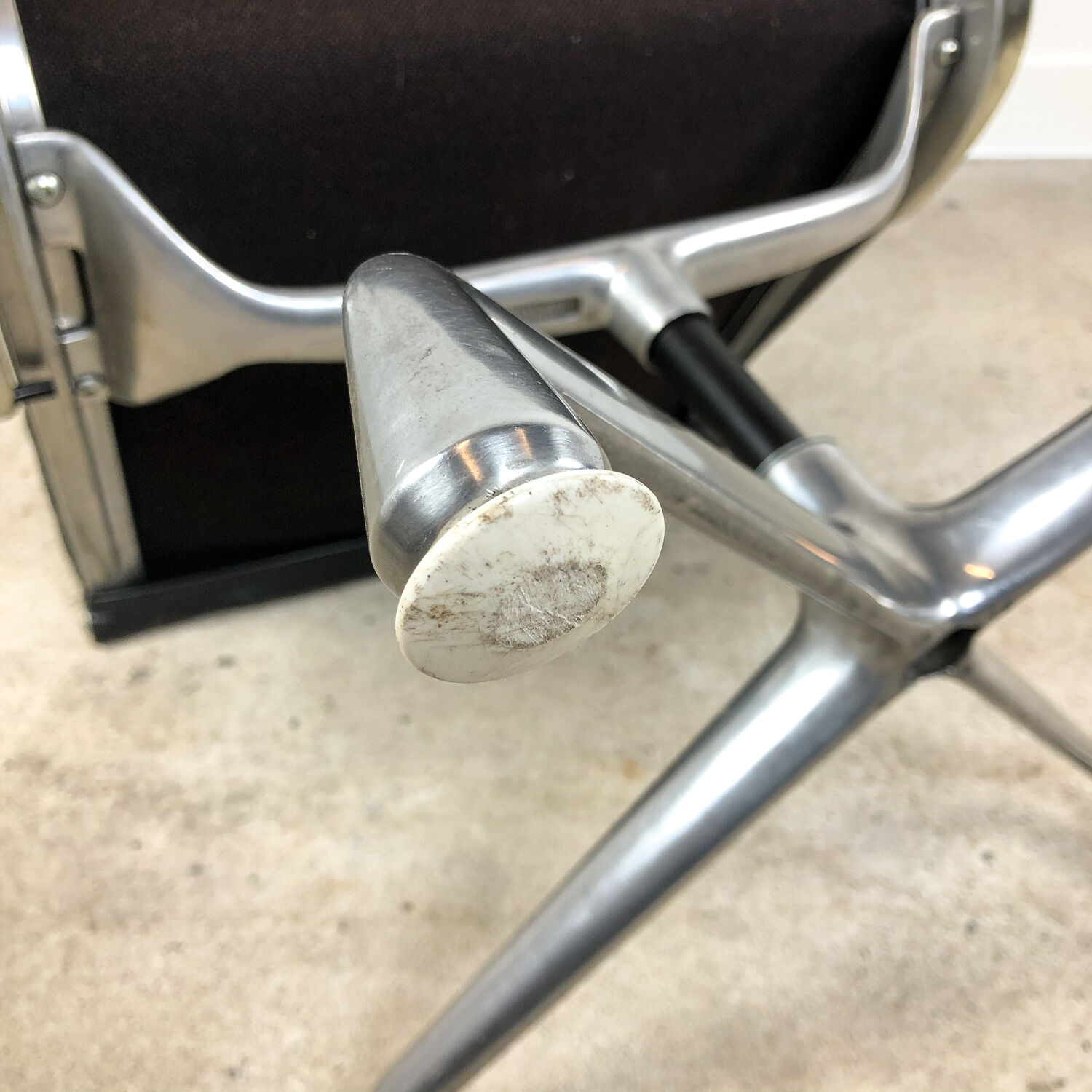 Charles and Ray Eames Softpad chair EA 216 edition Herman Miller, 1960
