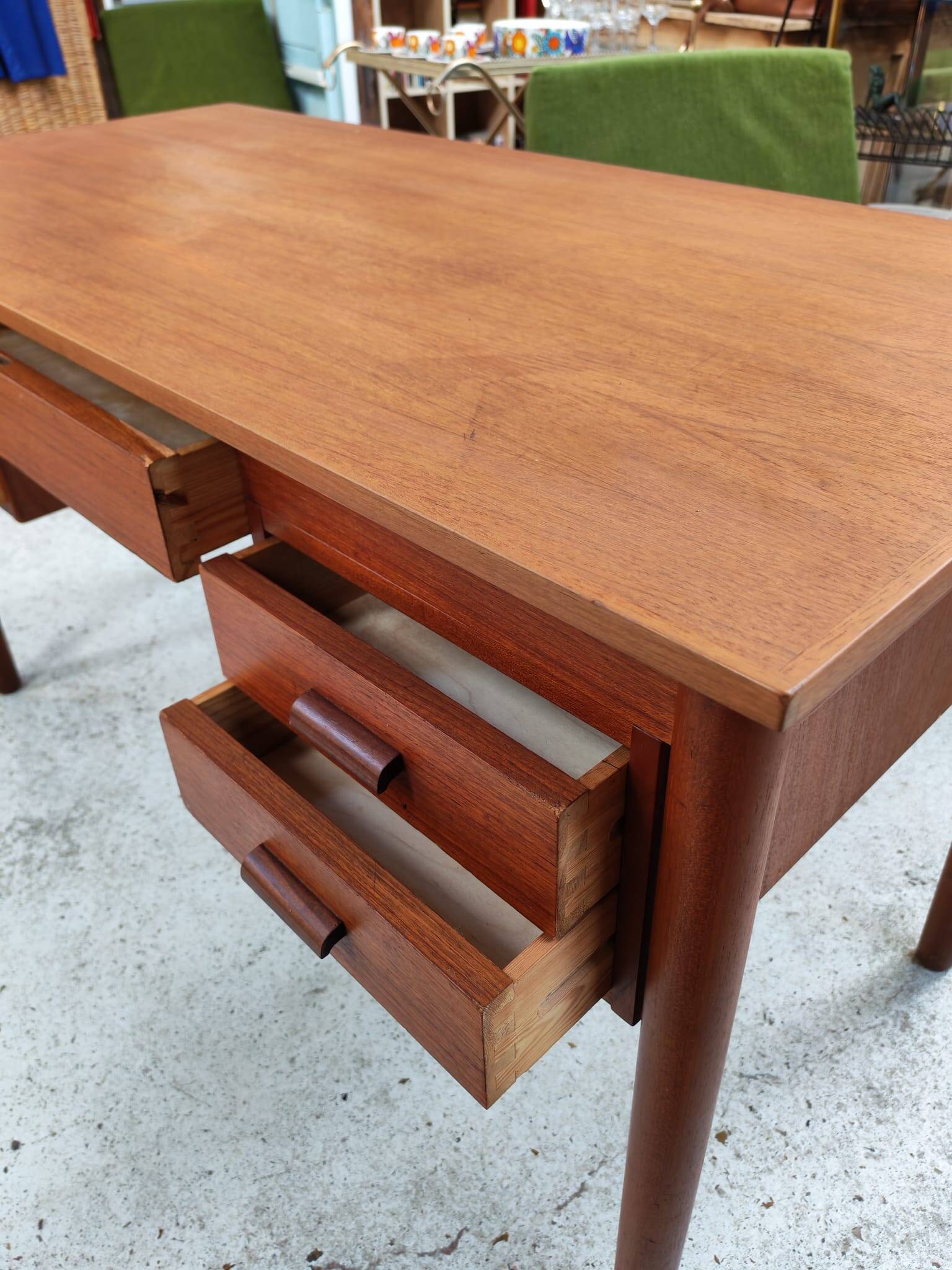 Bureau moderniste vintage style scandinave années 60