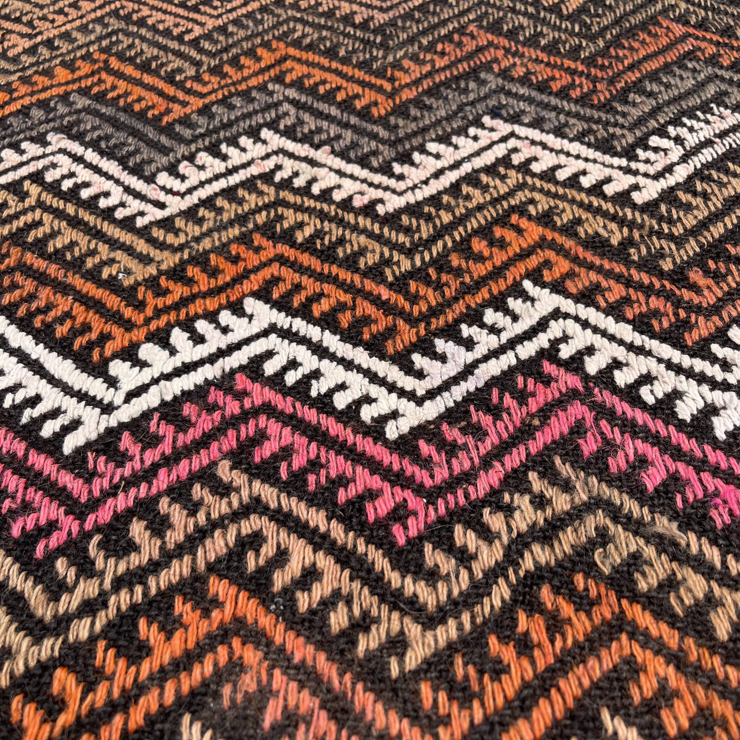 Vintage turkish kilim rug , 133 x 81 cm