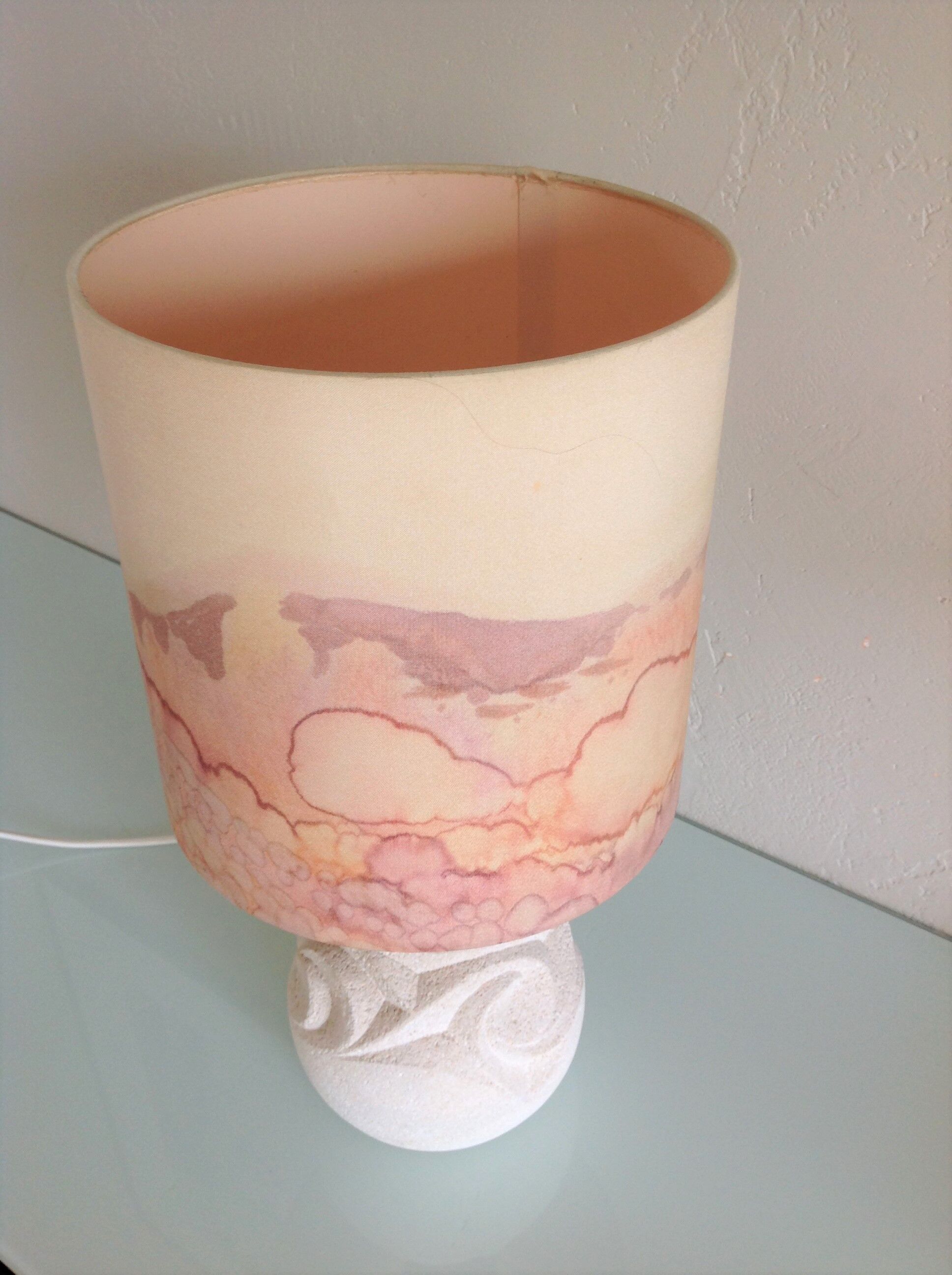 Ovoid lamp in carved stone and printed lampshade / vintage 60-70s