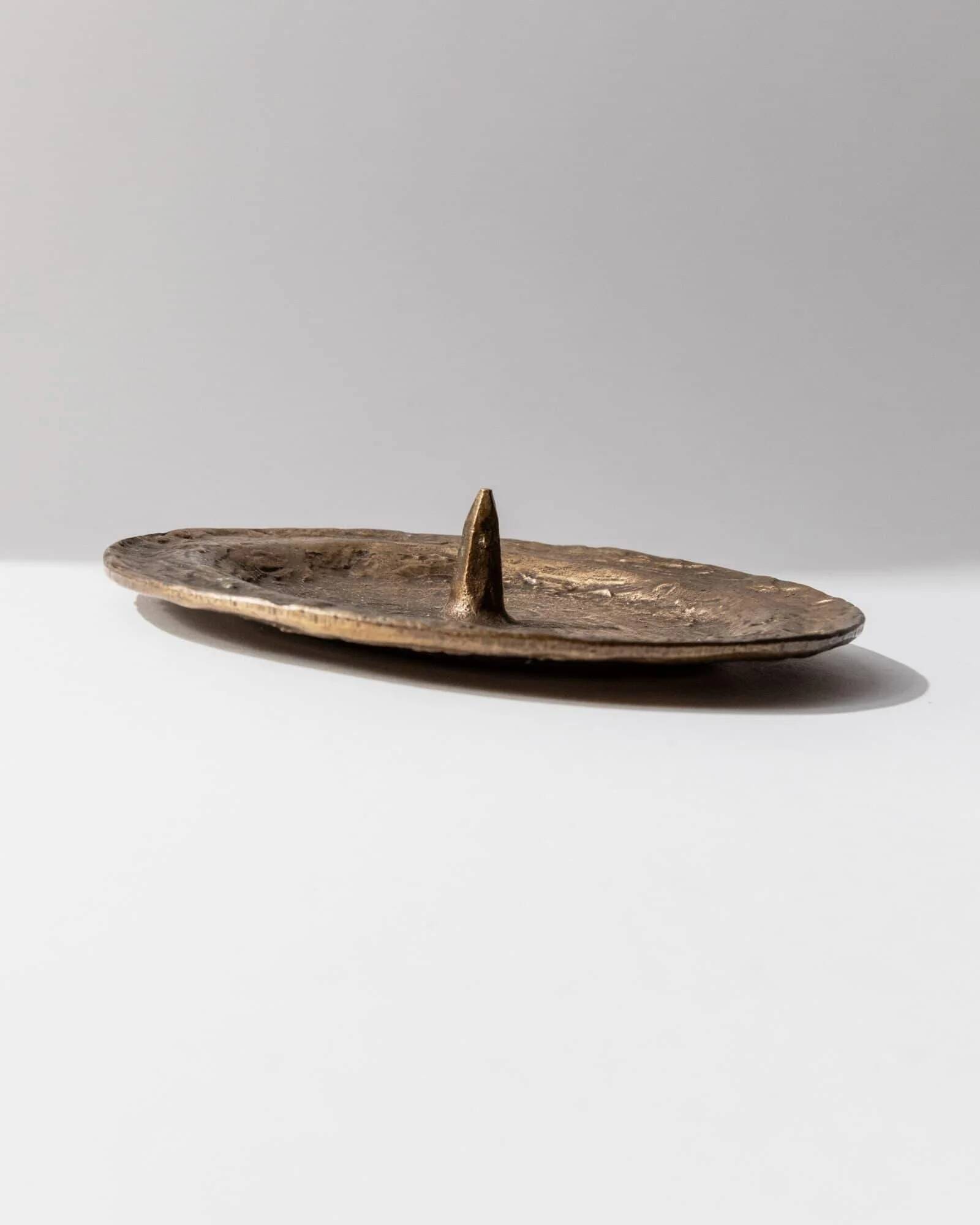 Vintage bronze candlestick from the 1960s, classic design, tray for medium to large candles.