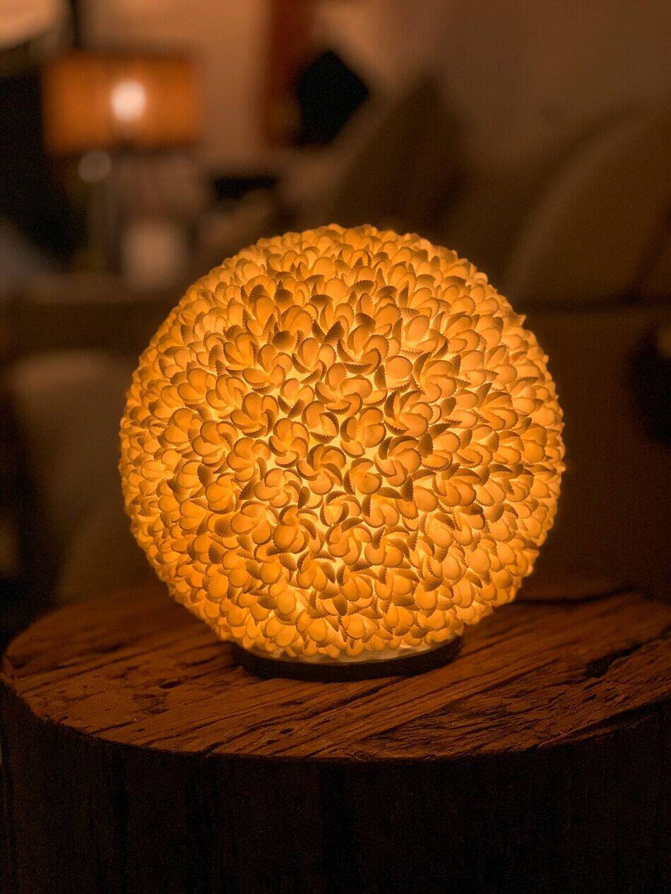 Lampe à poser en coquillages