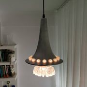 Grande lampe suspendue en aluminium contemporaine