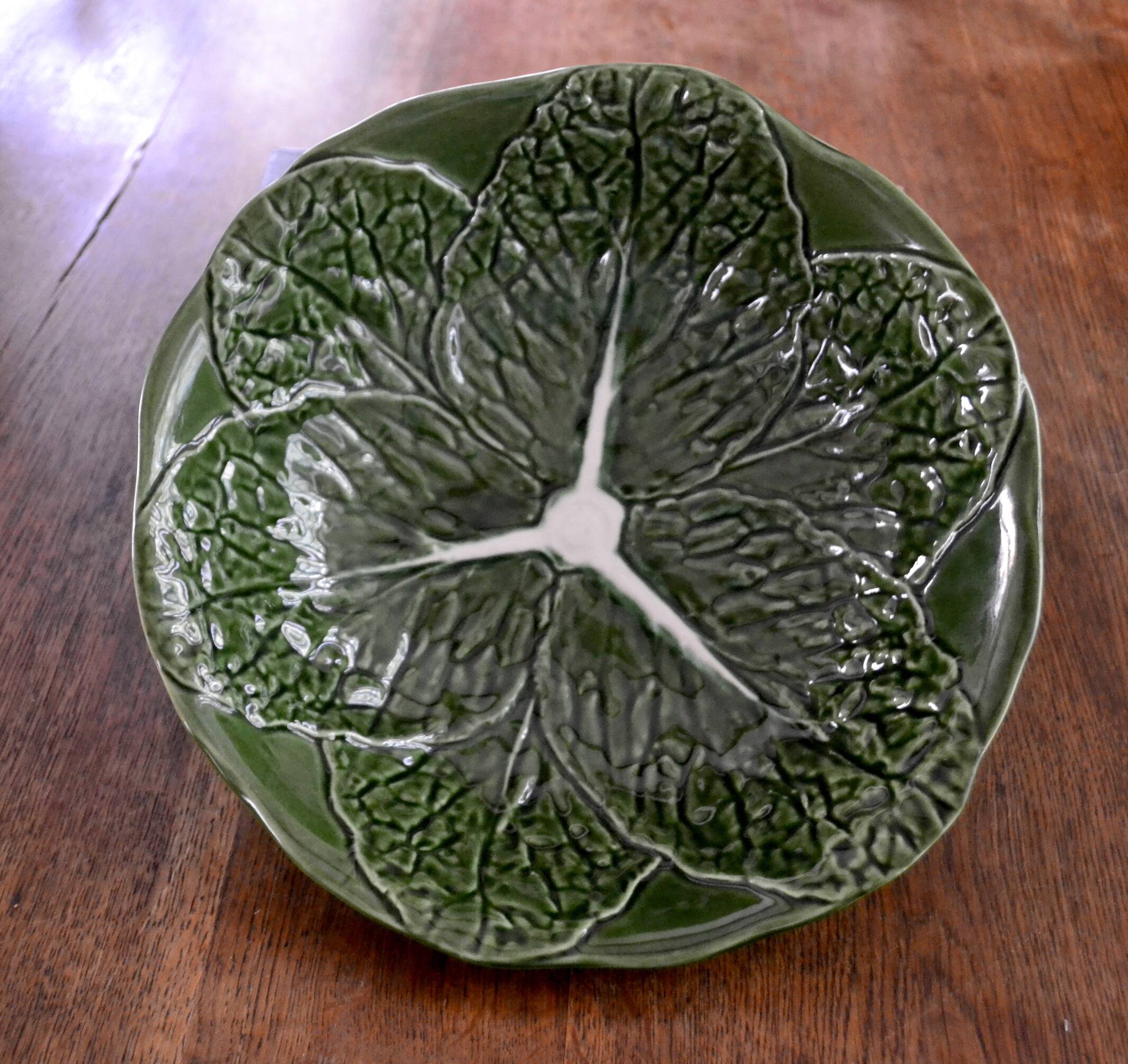 Vintage cabbage leaf slip salad bowl