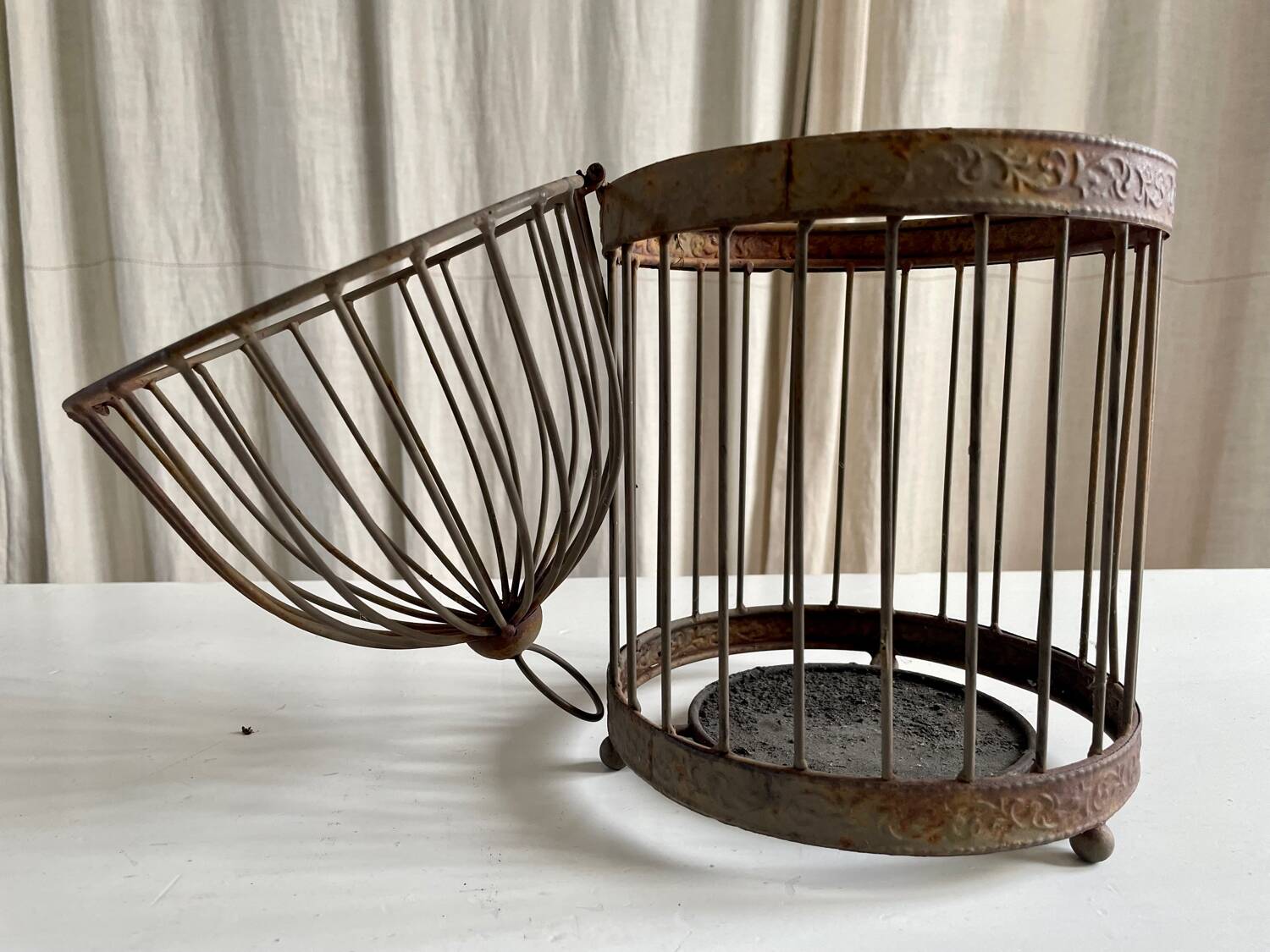 Metal bird cage