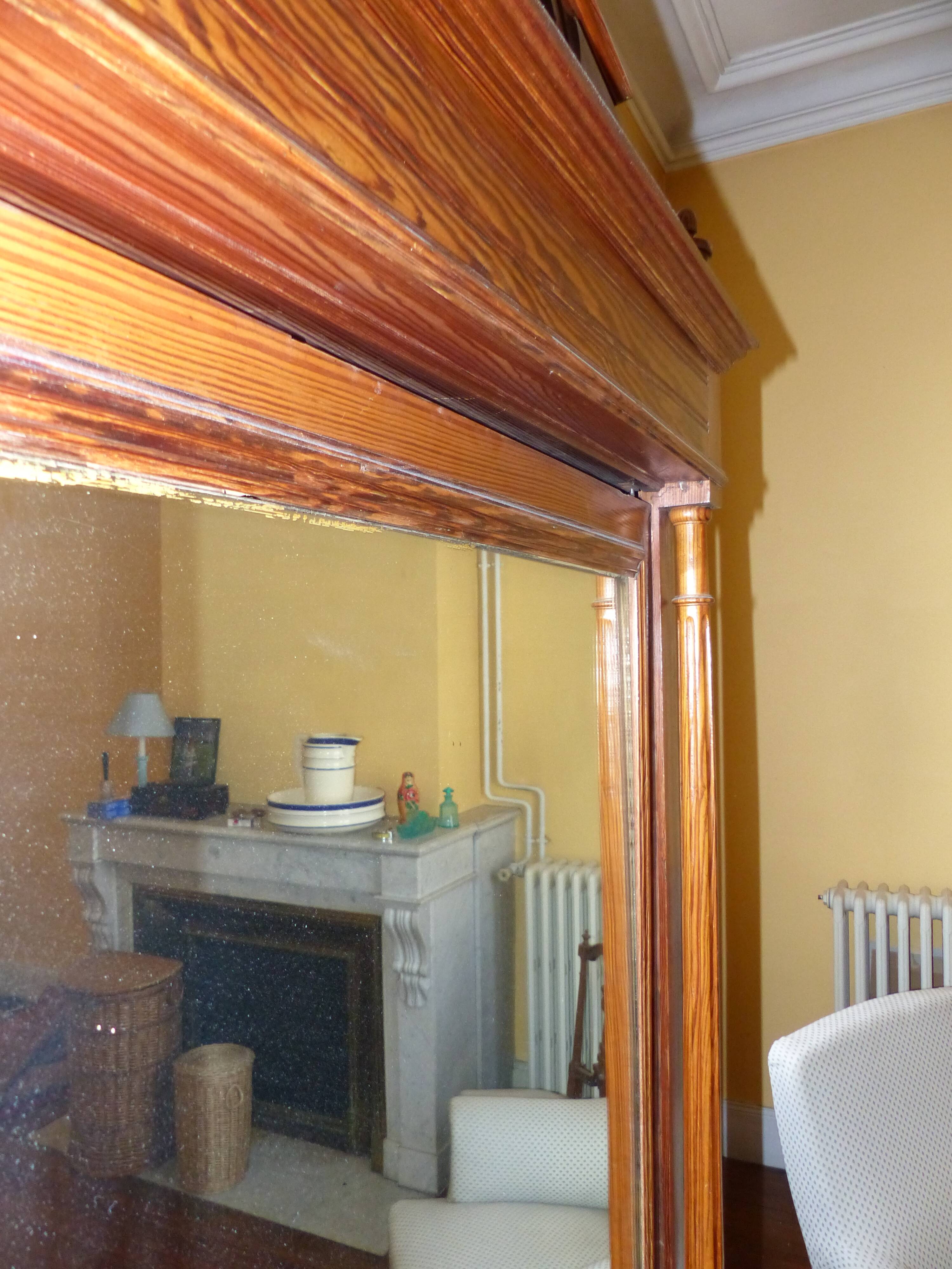 Pitch pine wood mirror bonnetiere