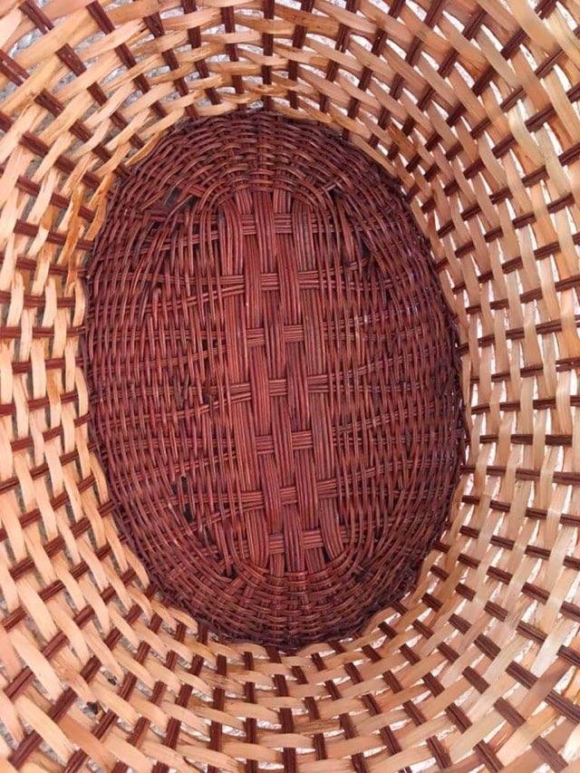 Two-tone braided wicker pan