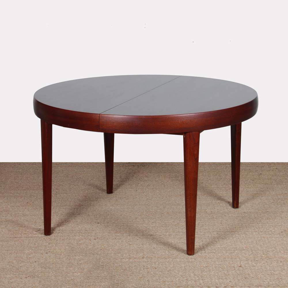 Round extendable dining table in Rio rosewood, 1960