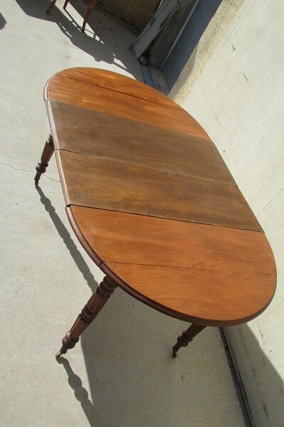 expandable table in solid mahogany