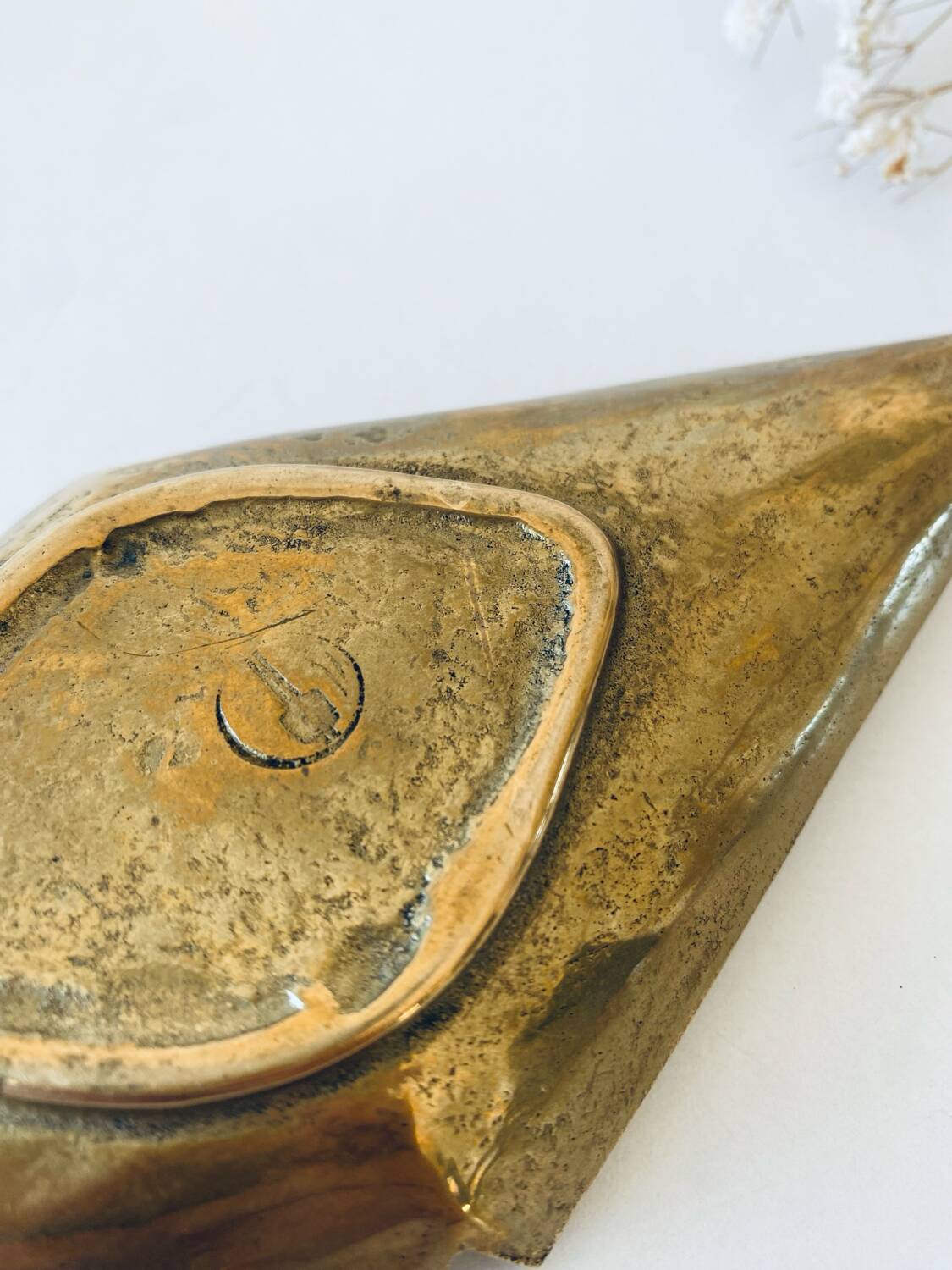 Ashtray or empty pocket diamond design