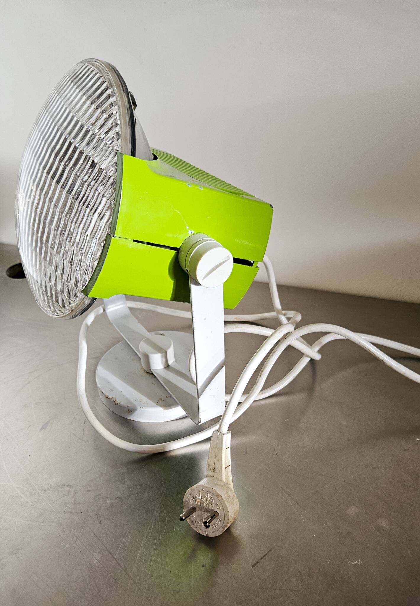 Spot vintage design 1970s apple green LITA