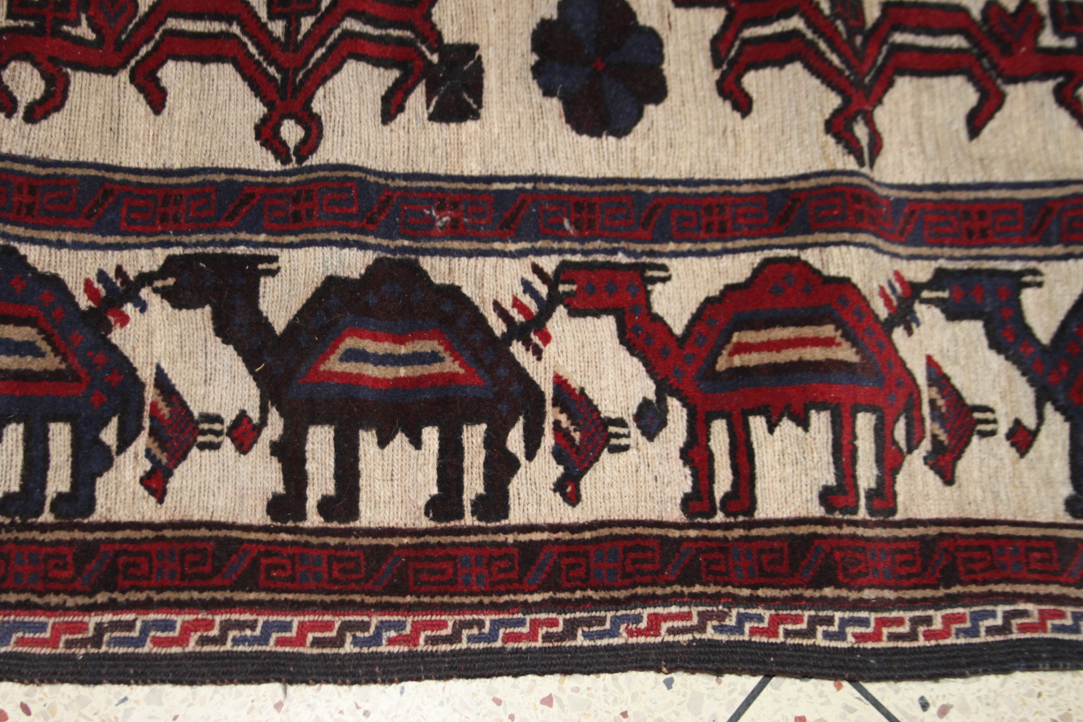 Old oriental rug. 280 x 178 cm.