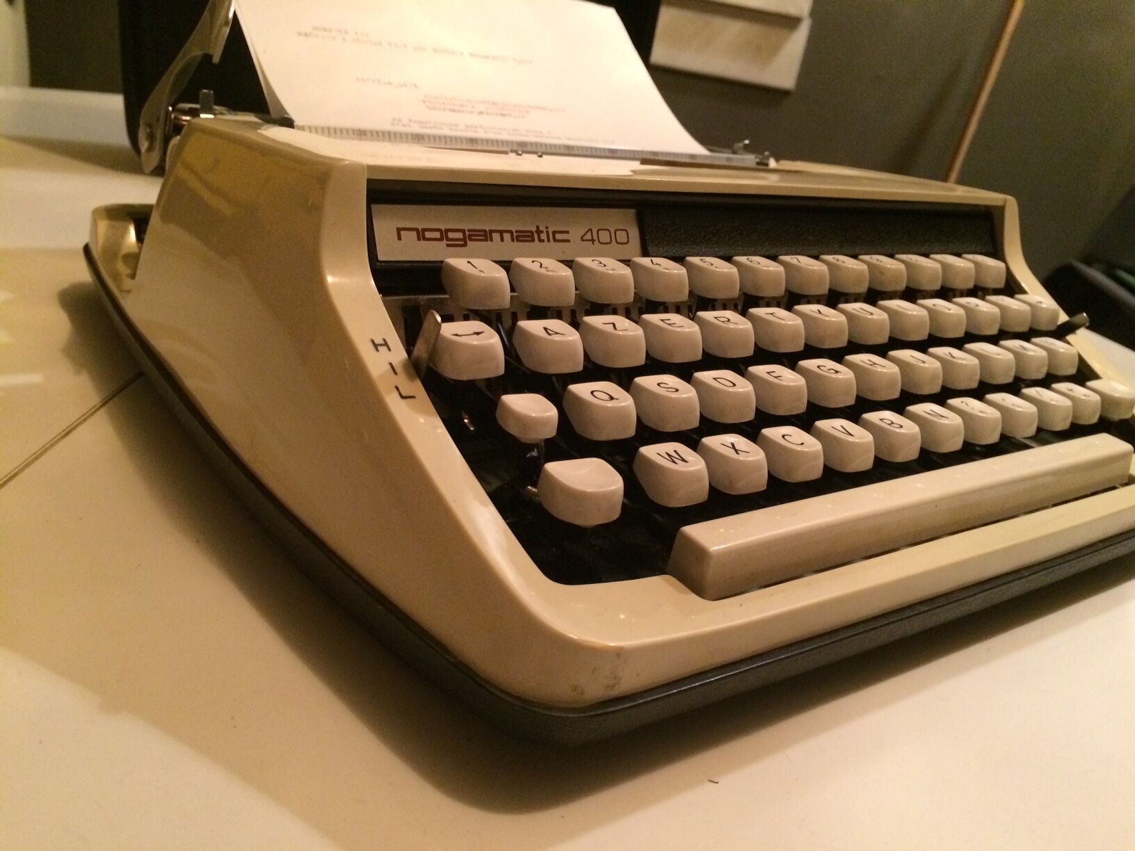 Brother Nogamatic 400 portable mechanical typewriter - japan 70s