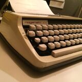 Brother Nogamatic 400 portable mechanical typewriter - japan 70s