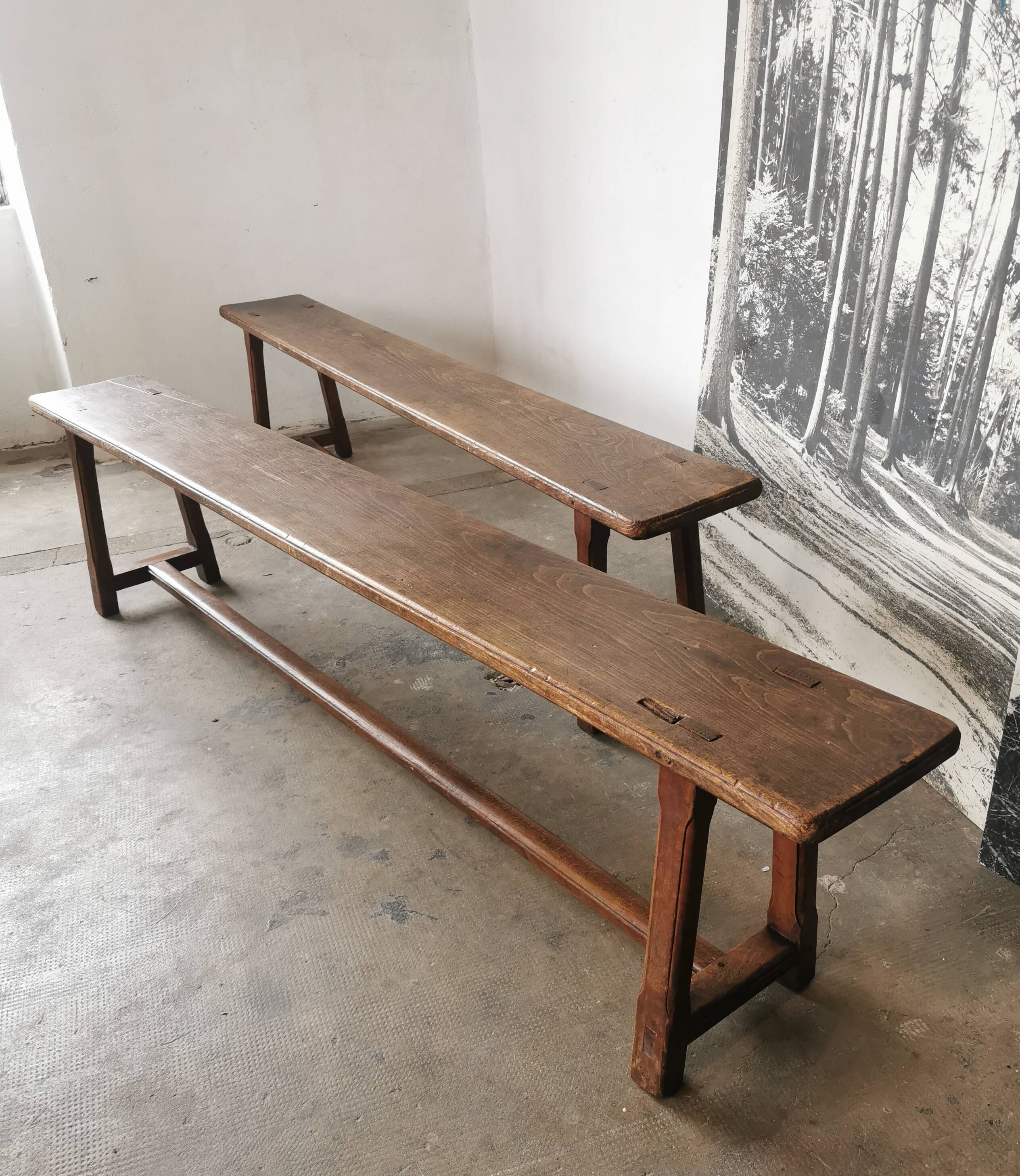 Paire de bancs anciens en chêne