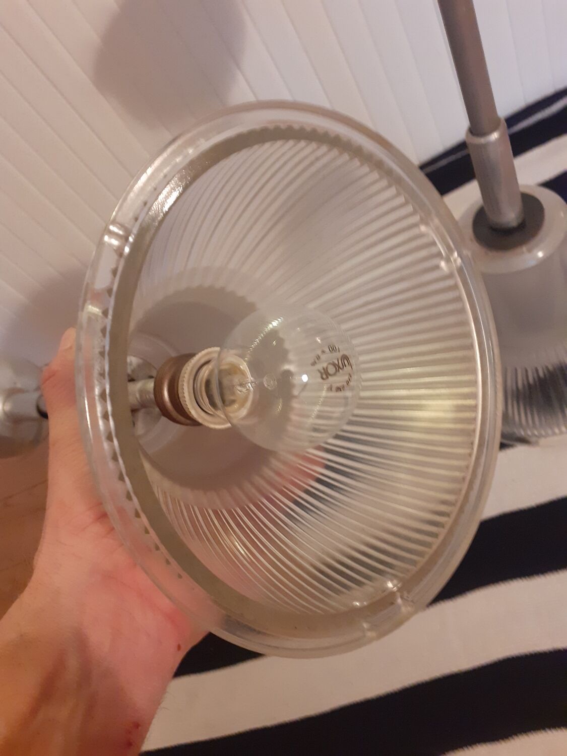 Paire de suspensions en verre Holophane 1950