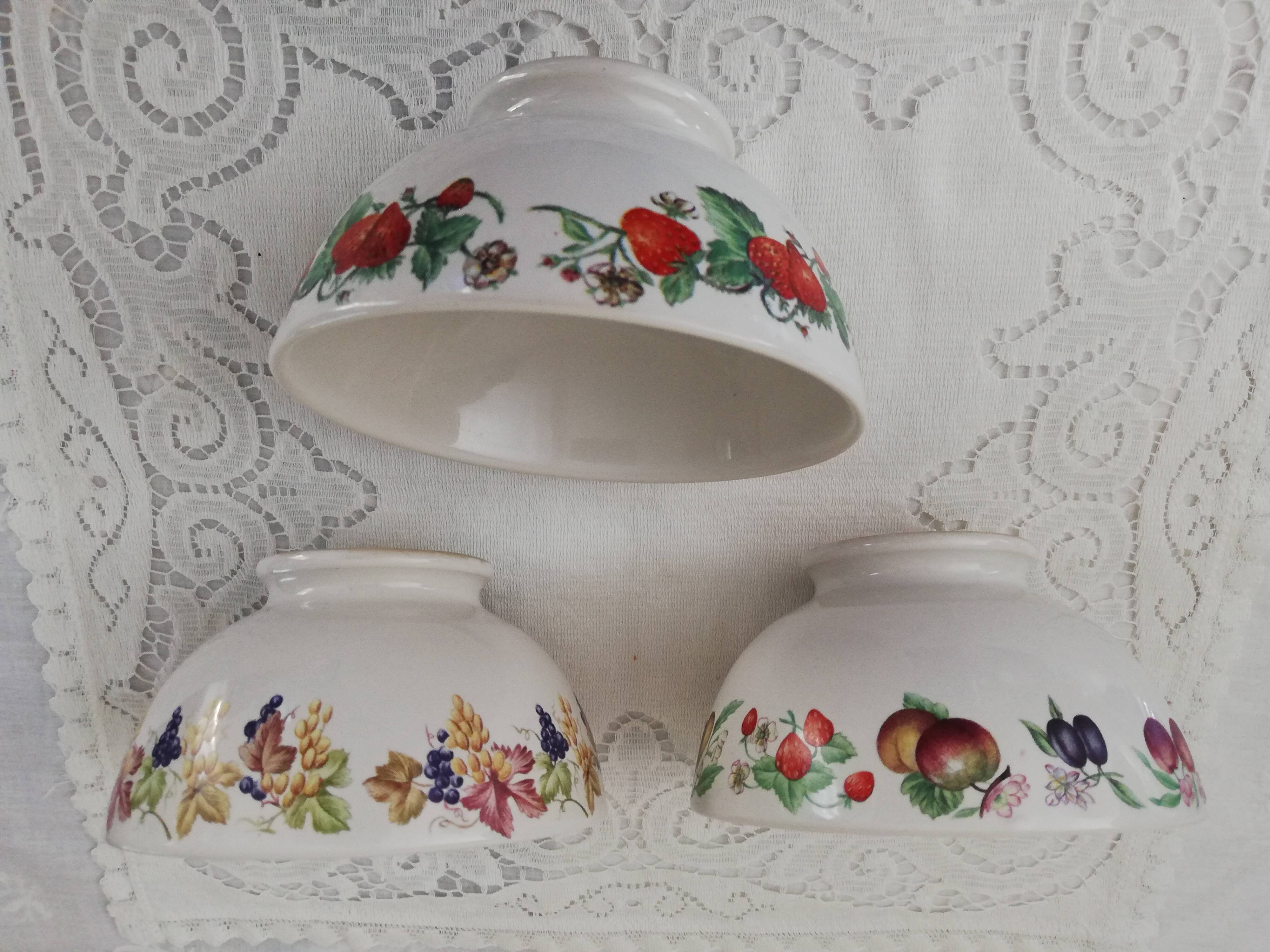 Set 3 large bowls and their sugar bowl, jam maker