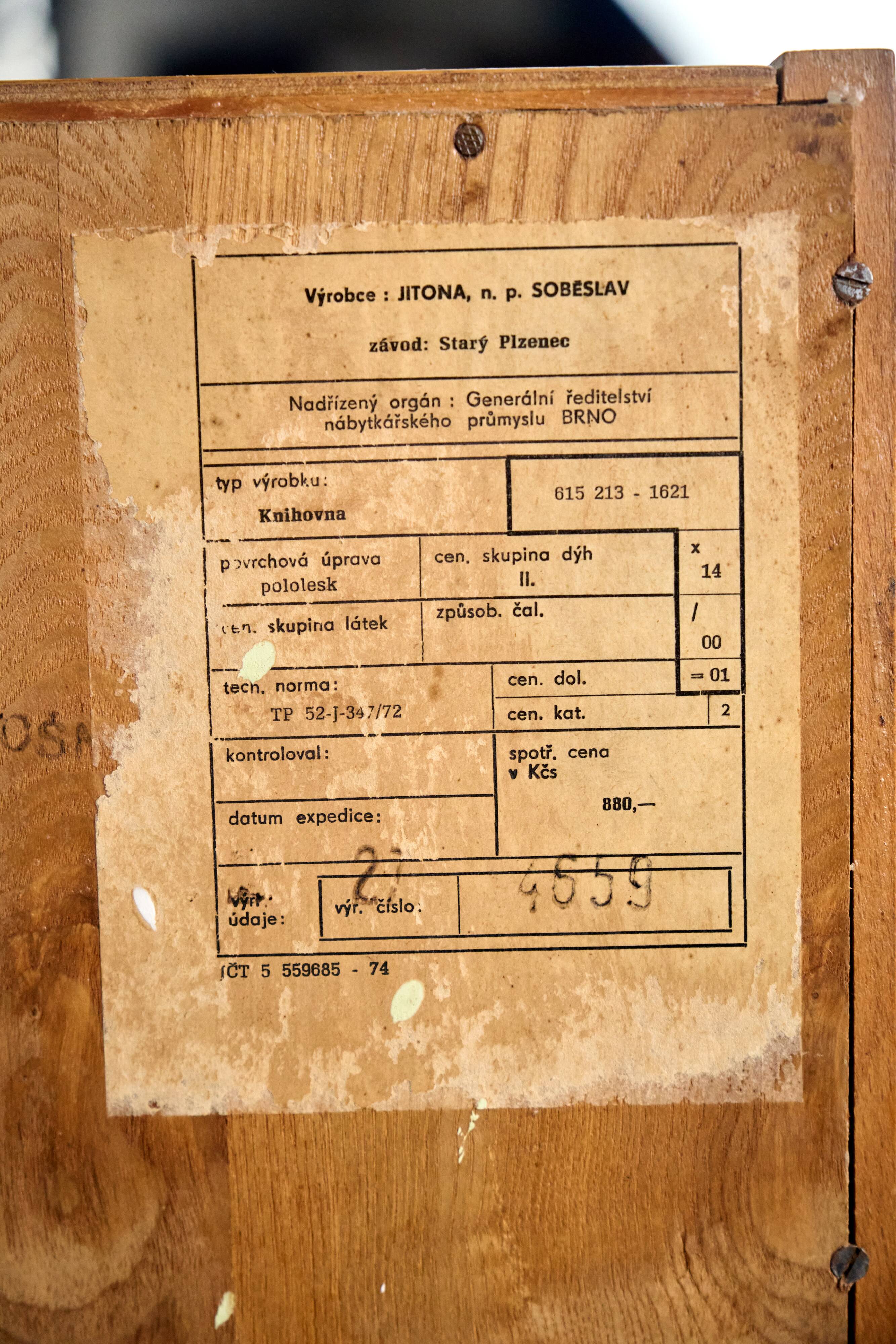 Vitrine par Hubert Nepožitek et Bohumil Landsman pour Jitona, années 1960.