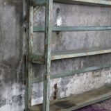 Shelf on feet 3 levels