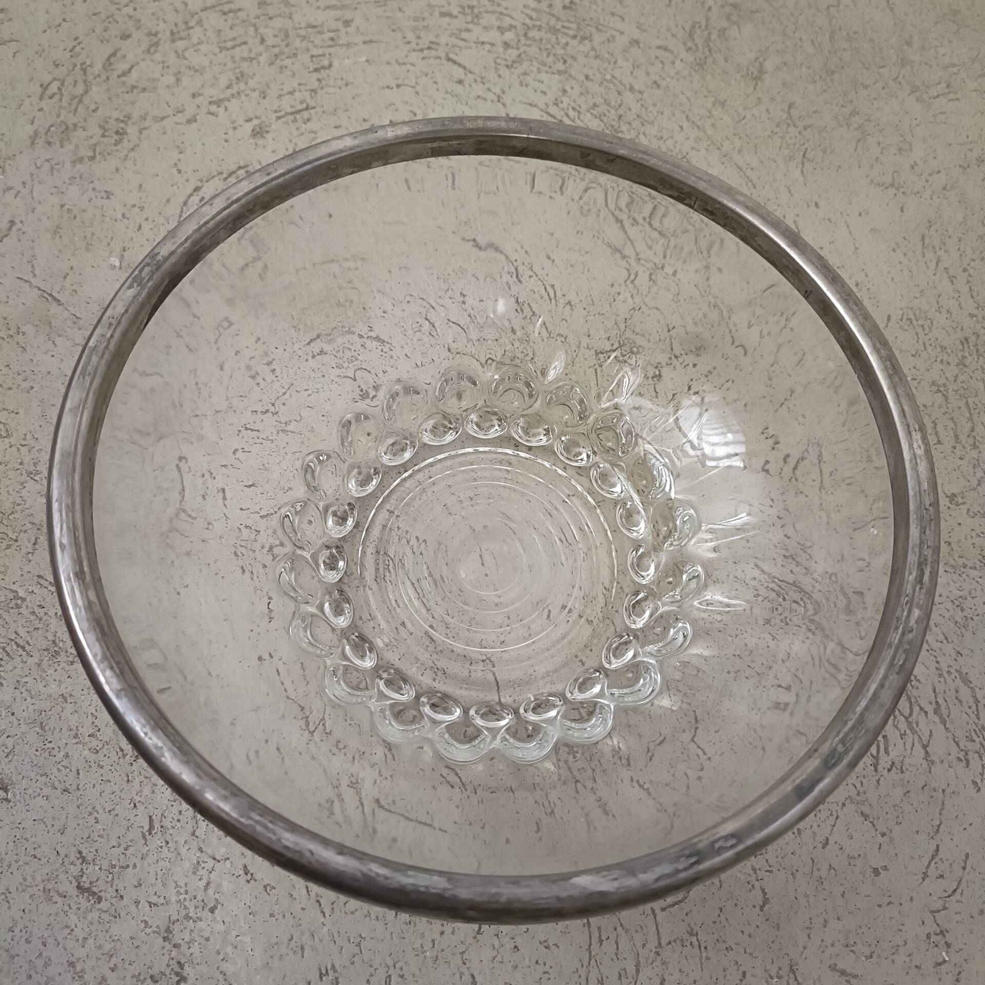 Crystal bowl with a rim
